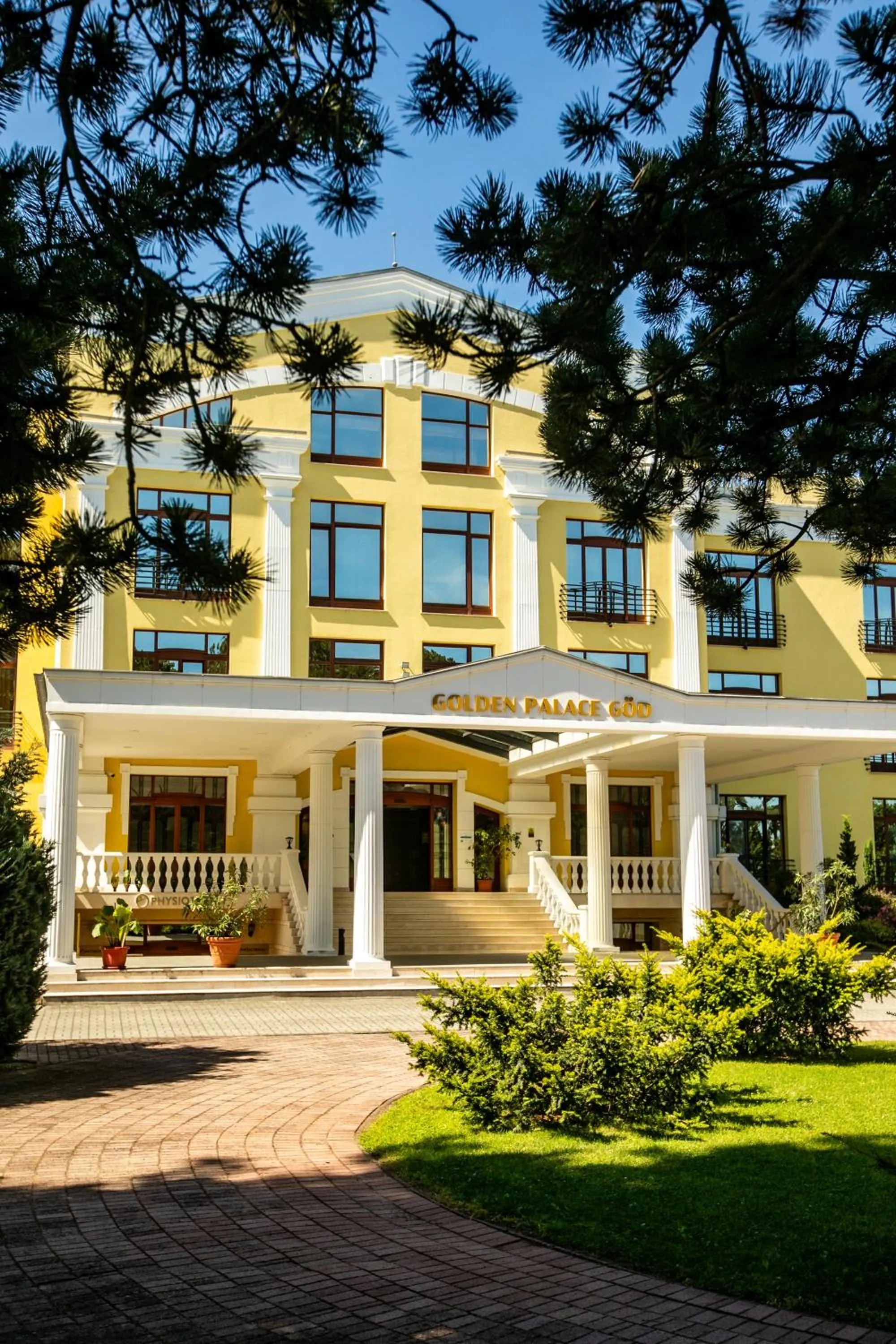 Property building in Hotel Golden Palace