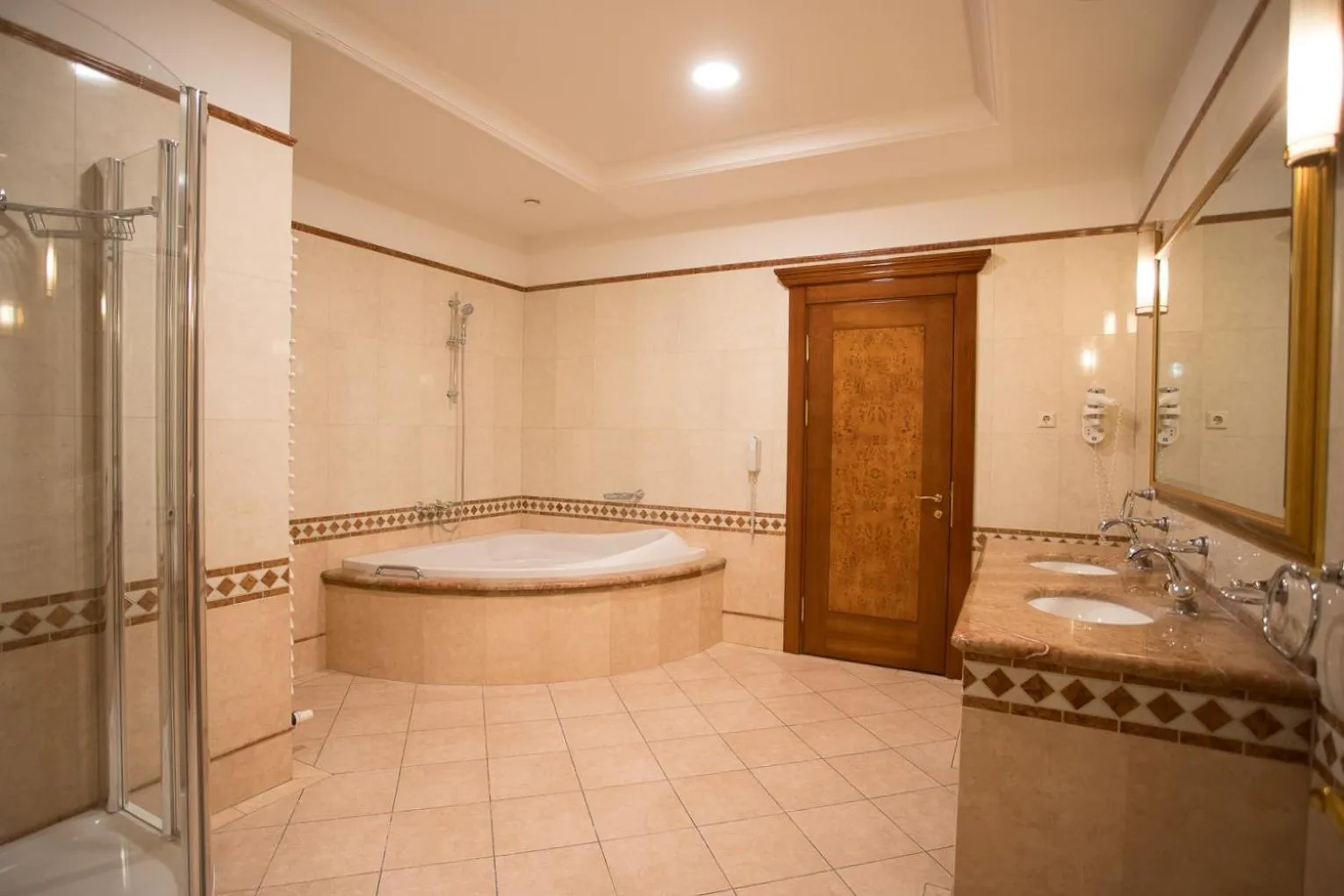 Shower in Hotel Golden Palace