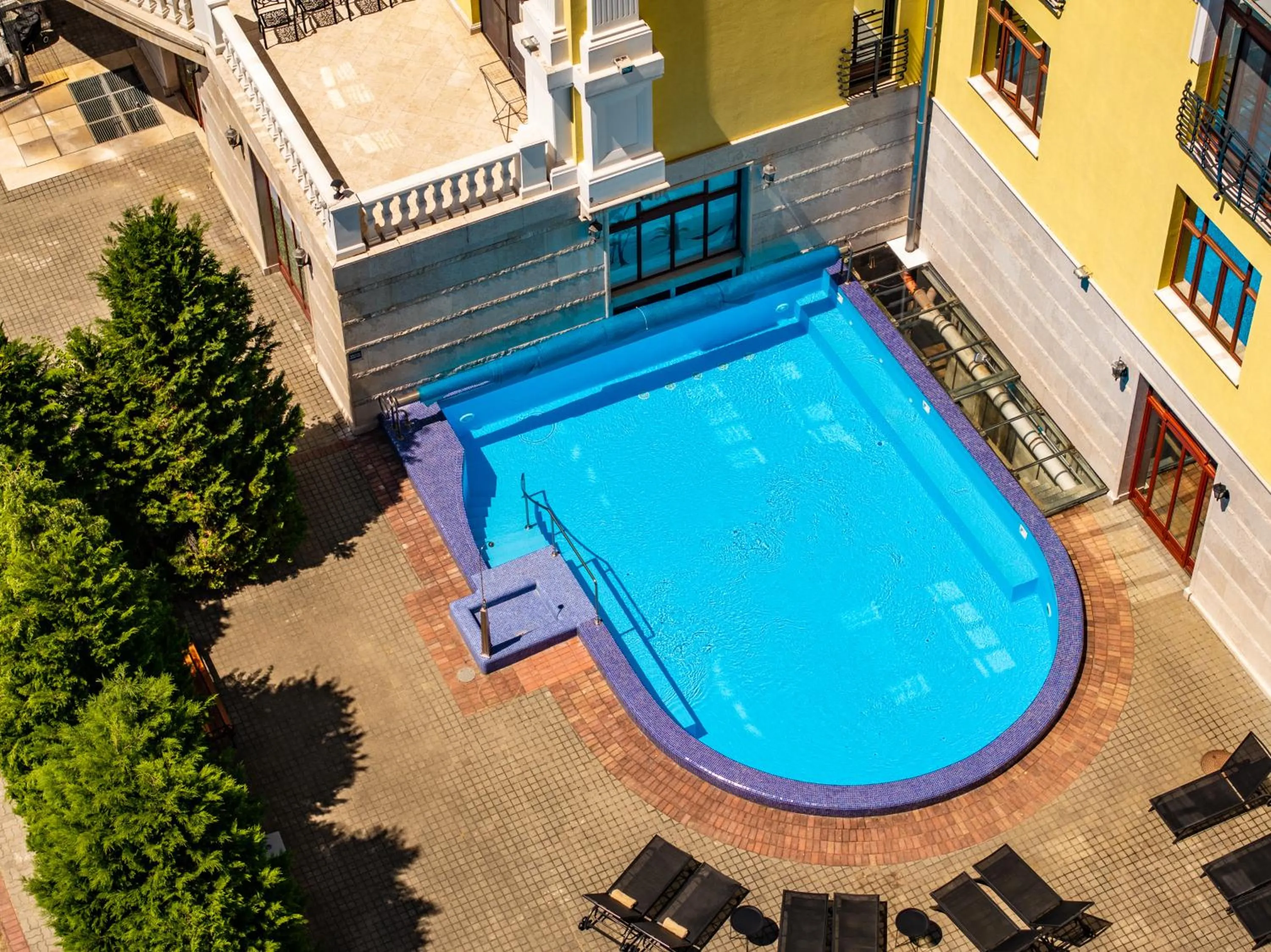 Swimming pool in Hotel Golden Palace