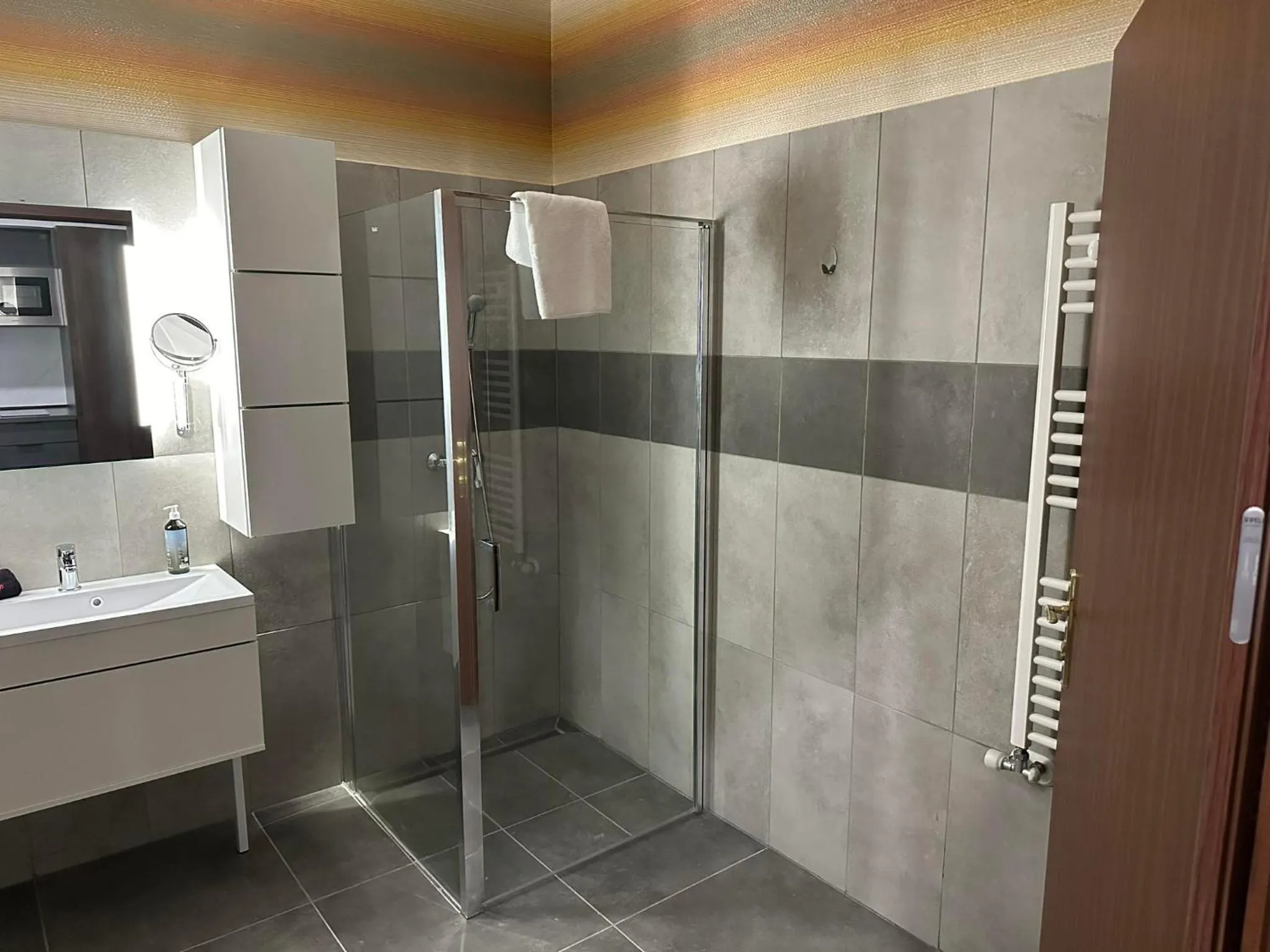 Shower in Hotel Golden Palace