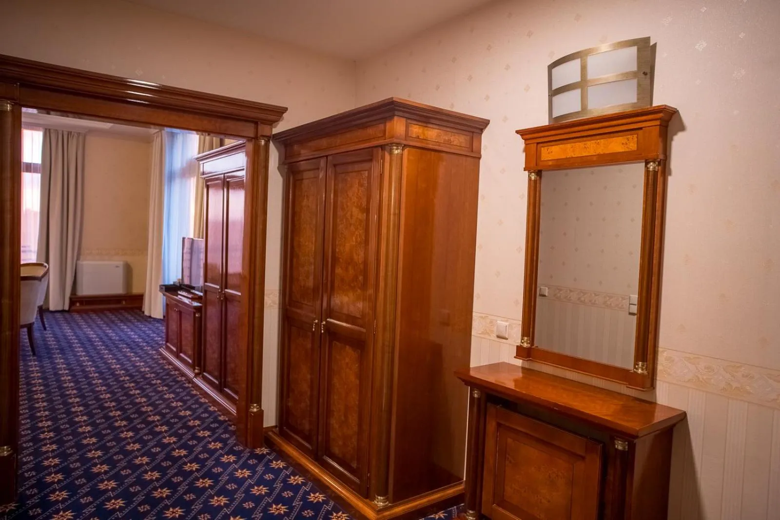 wardrobe in Hotel Golden Palace