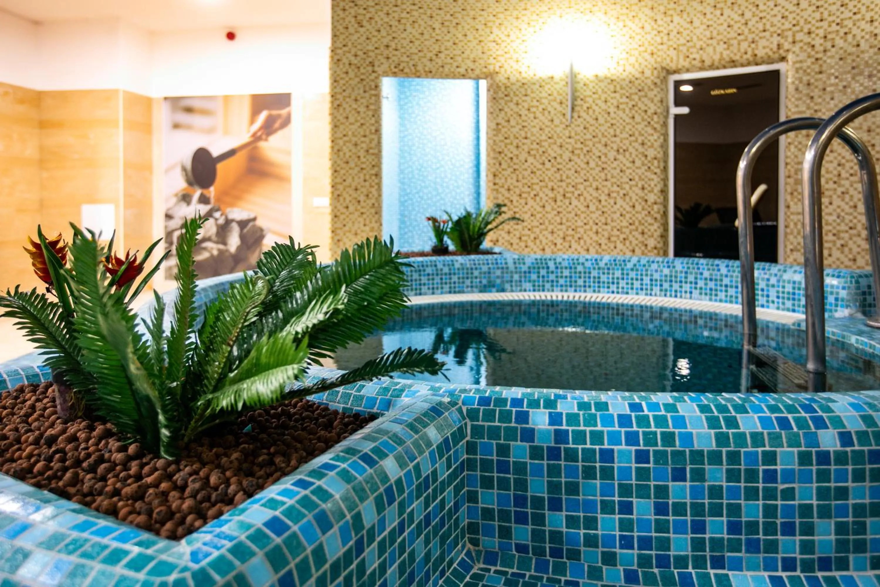 Swimming pool in Hotel Golden Palace