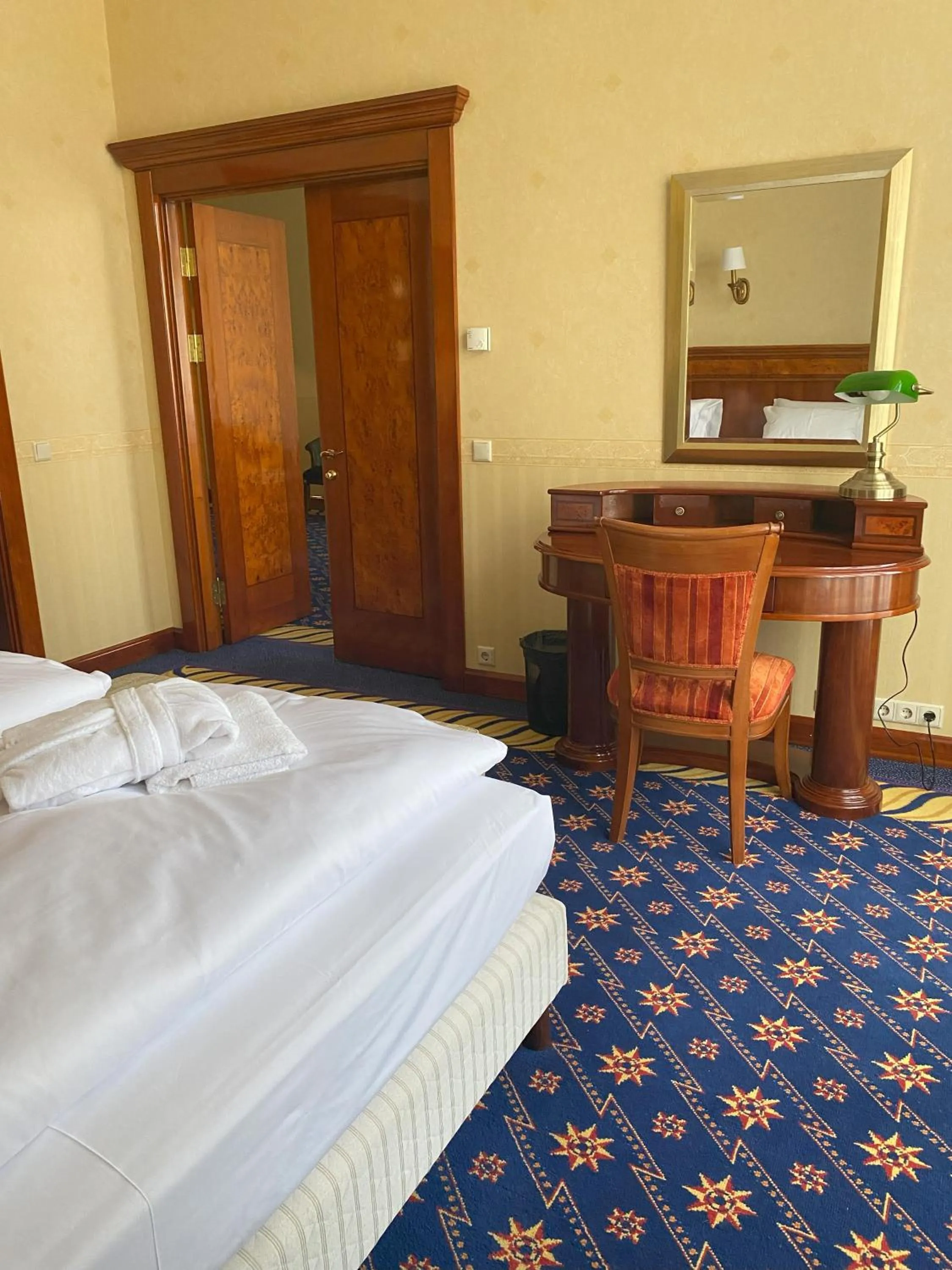 Bed in Hotel Golden Palace