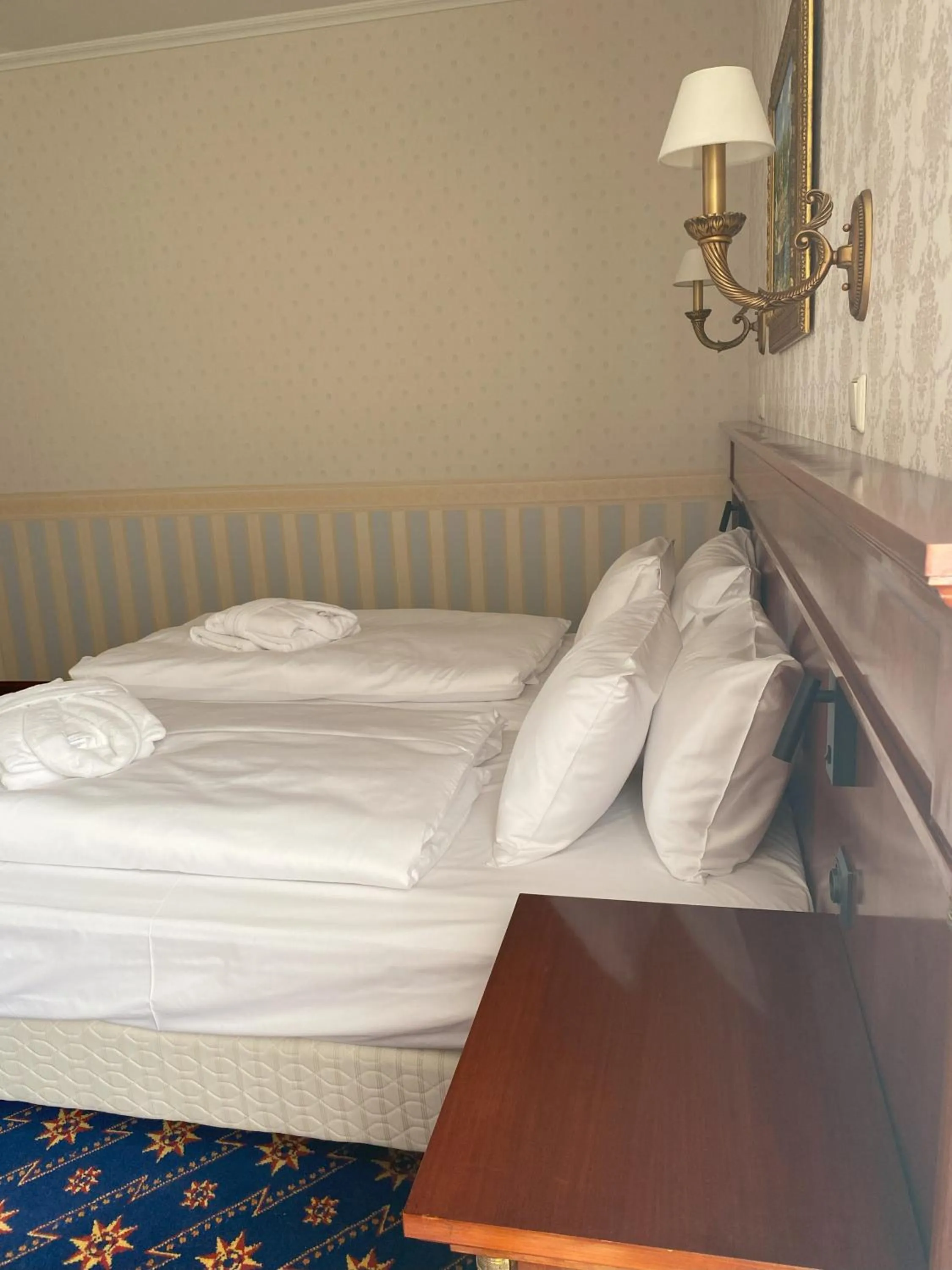 Bed in Hotel Golden Palace