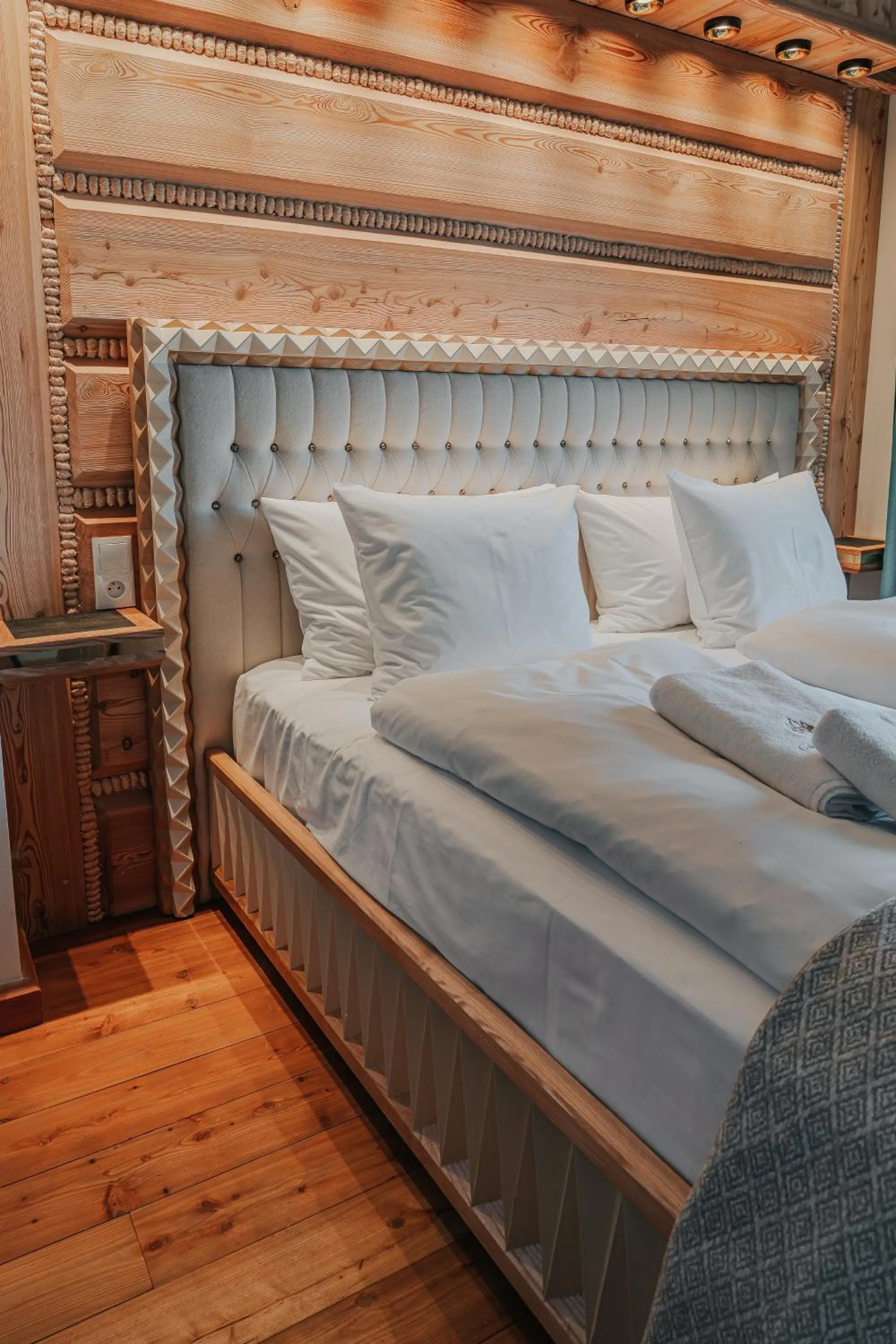 Bed in Mountain Diamond Resort