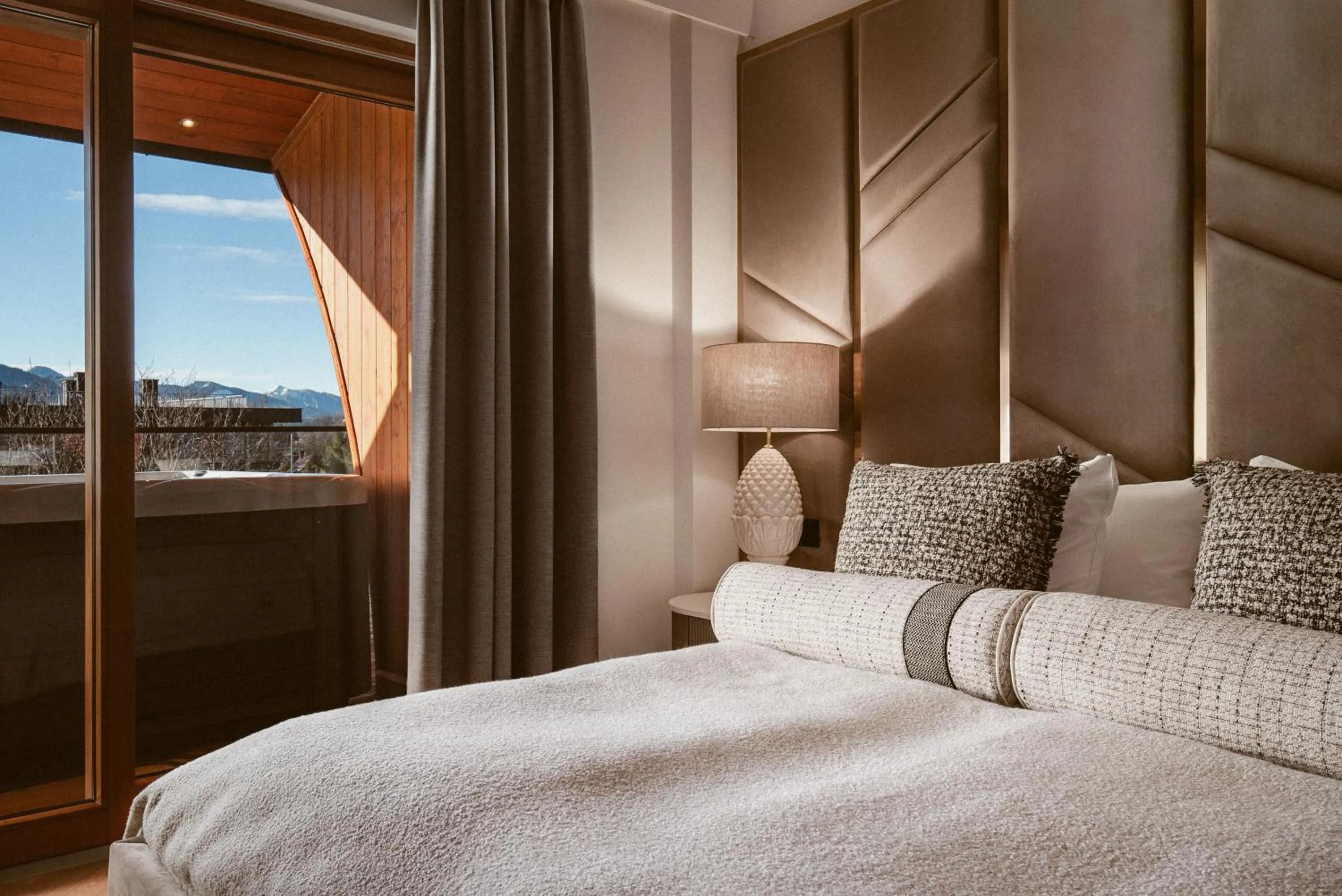 Bed in Mountain Diamond Resort