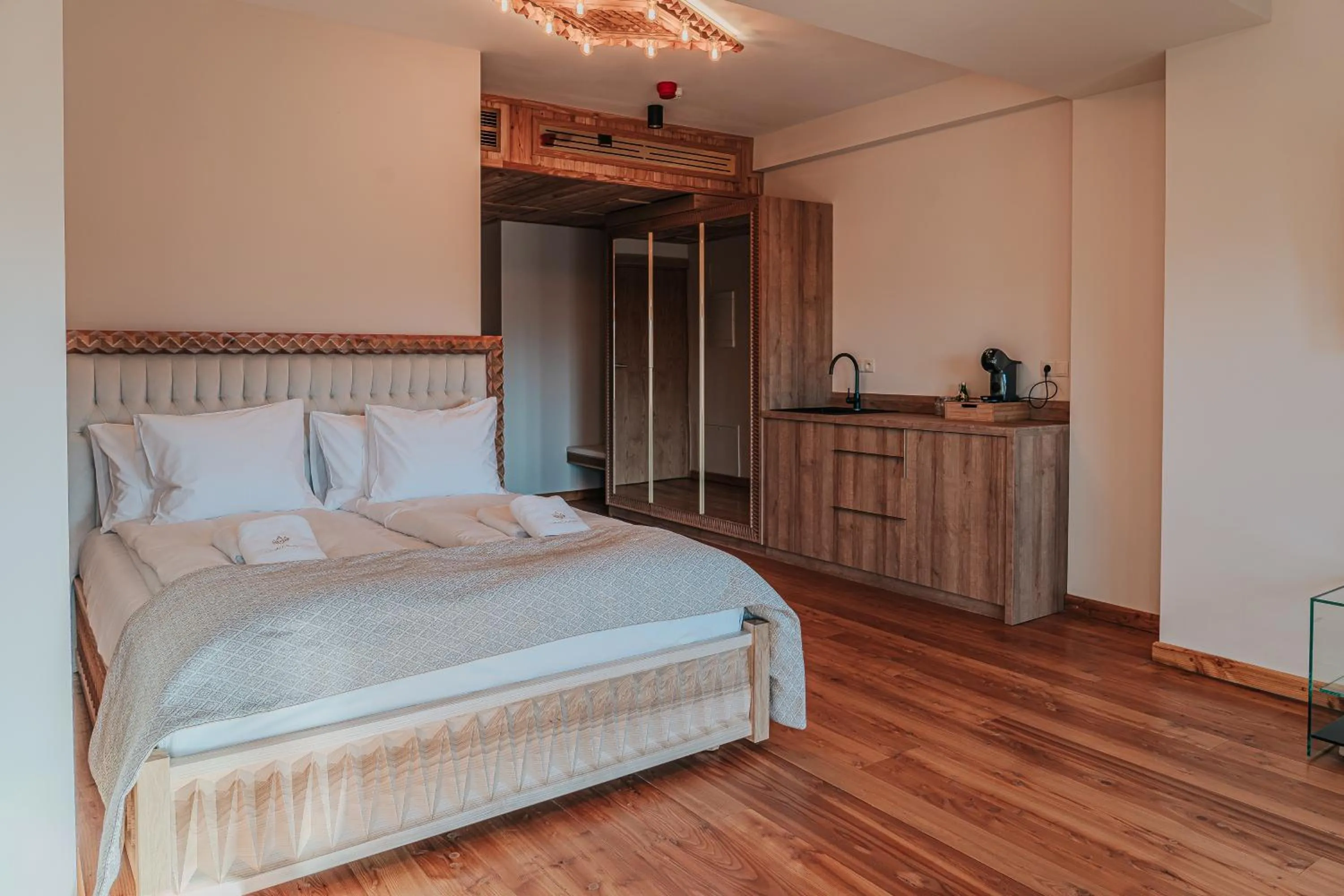 Bed in Mountain Diamond Resort