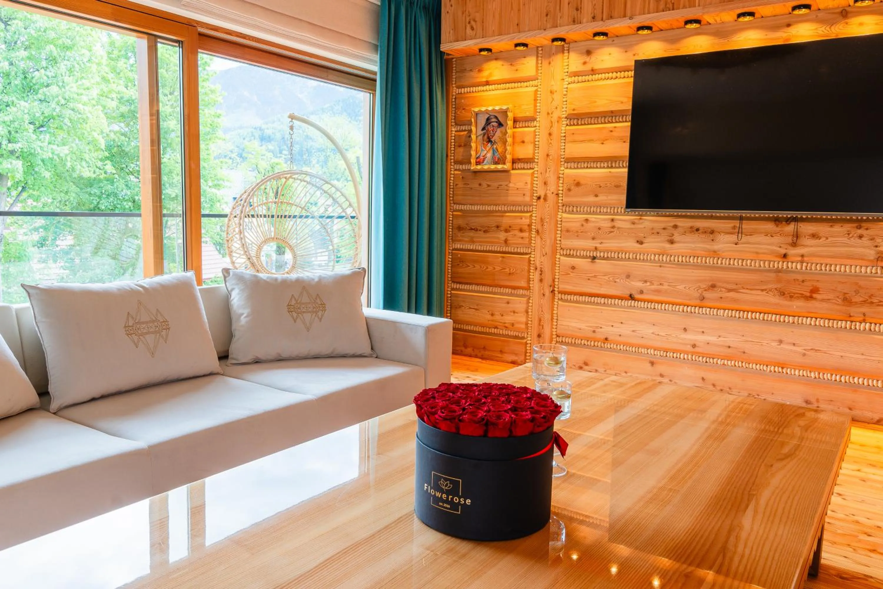 Communal lounge/ TV room in Mountain Diamond Resort
