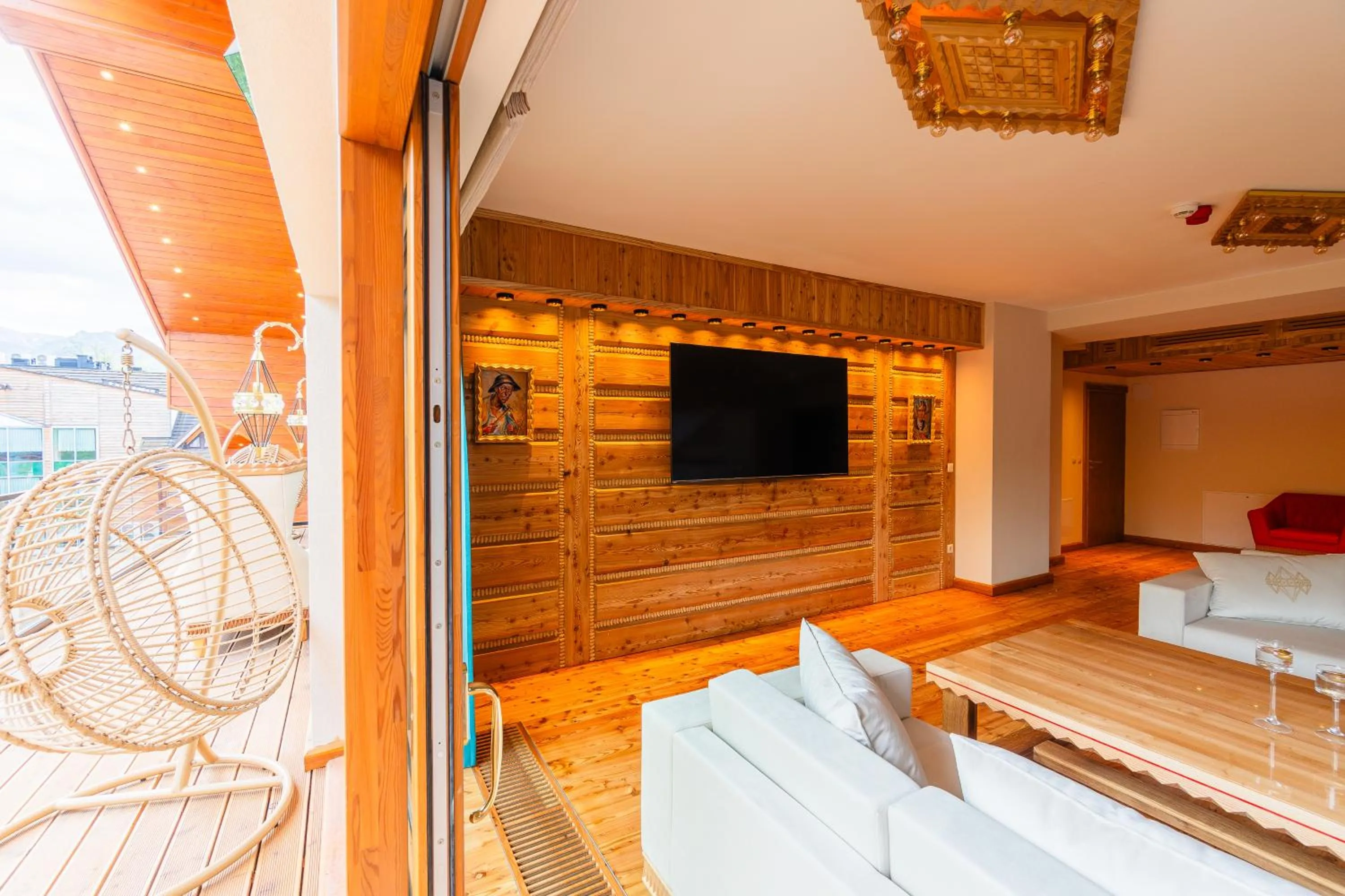 Communal lounge/ TV room in Mountain Diamond Resort