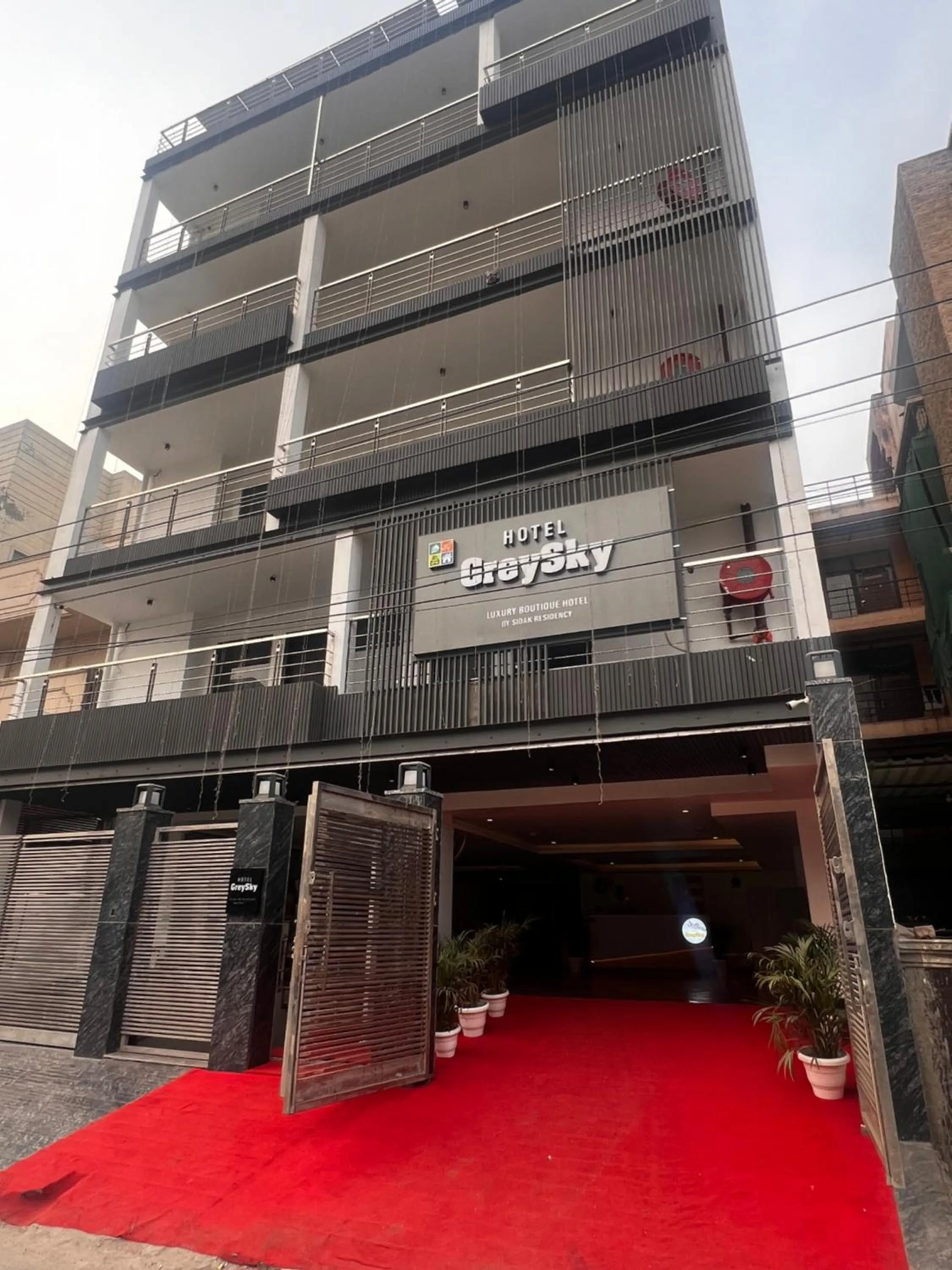 Hotel GreySky Karkardooma AnandVihar New Delhi
