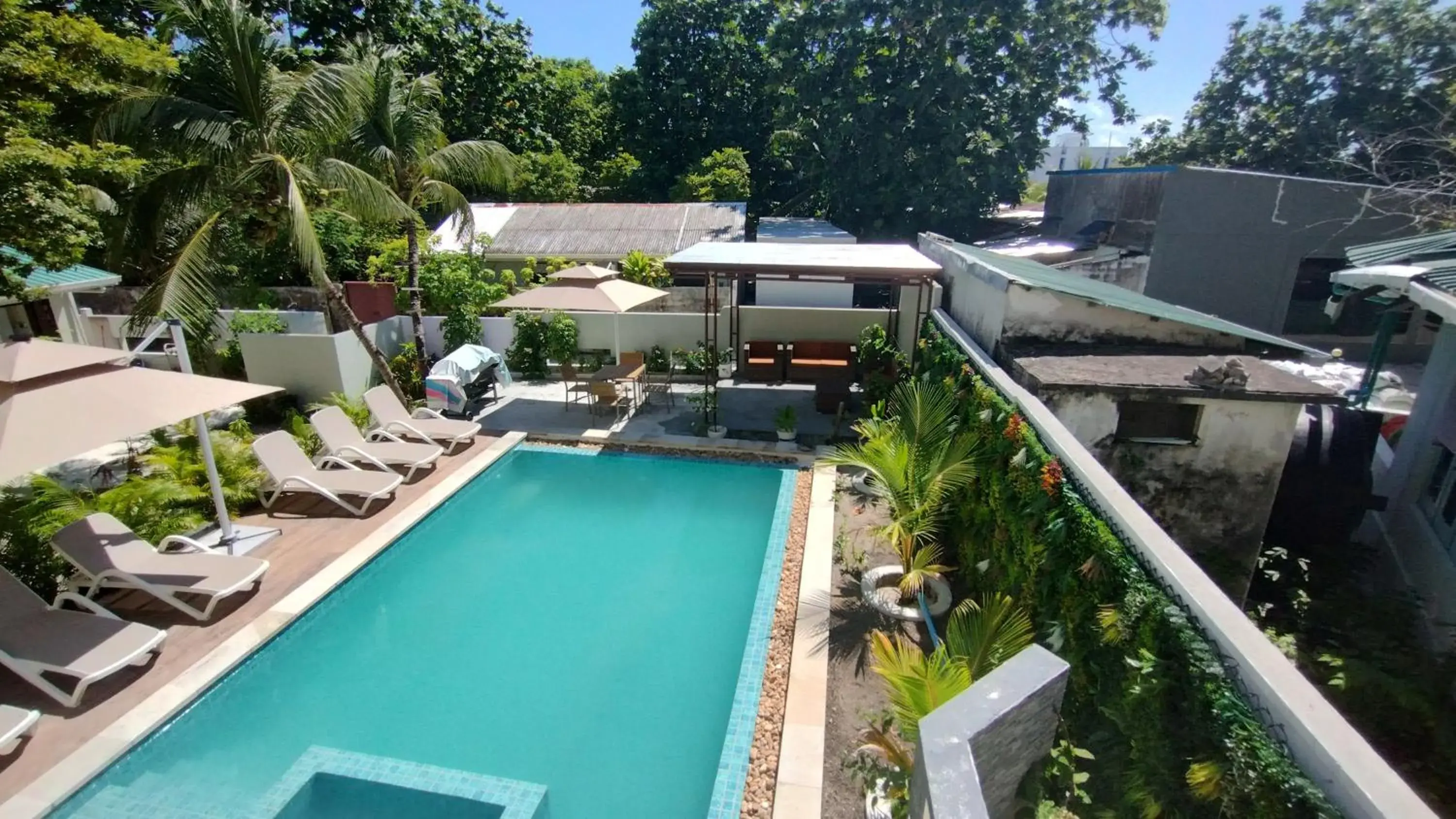 Swimming pool in Madi Grand Maldives Swimming pool in Madi Grand Maldives