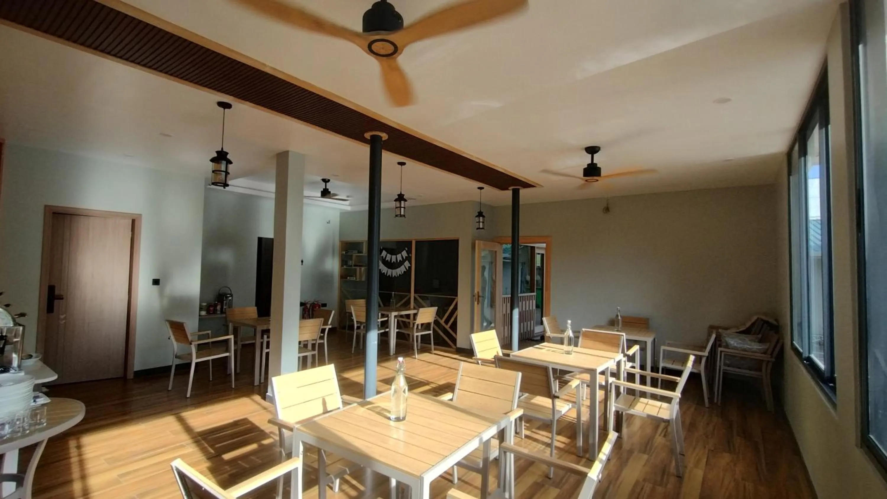 Restaurant/places to eat in Madi Grand Maldives