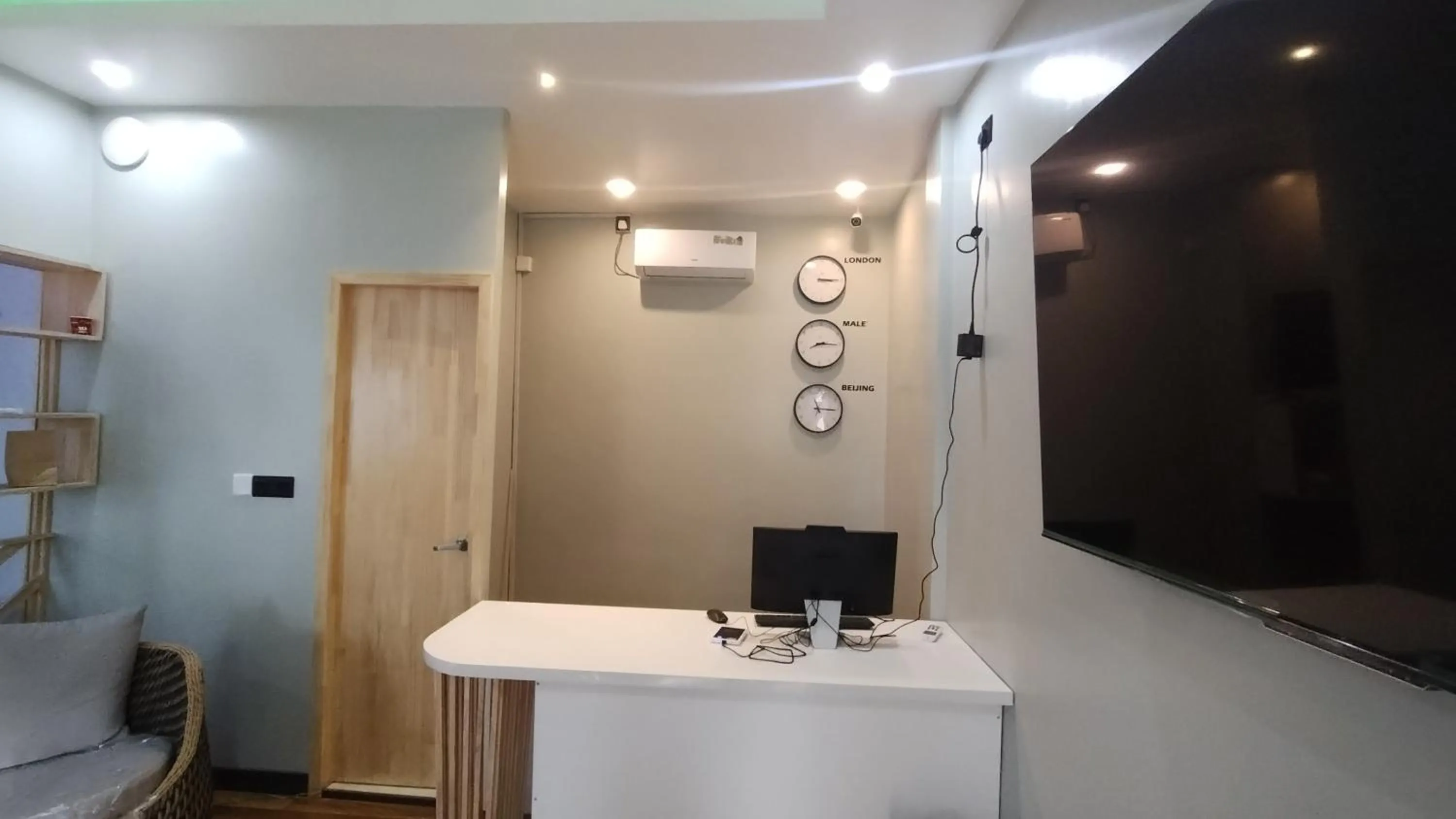 Communal lounge/ TV room in Madi Grand Maldives