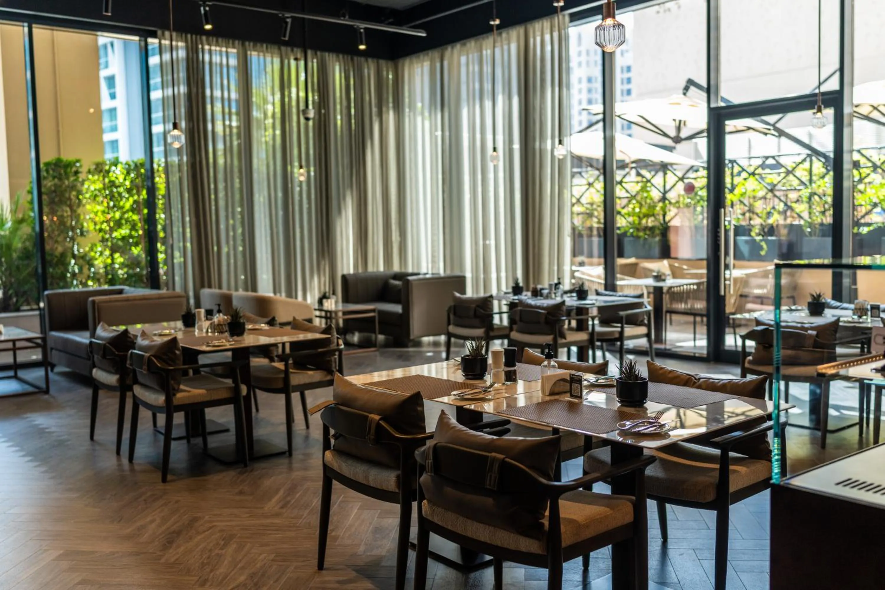 Restaurant/places to eat in Cheval Hyde Park Gate