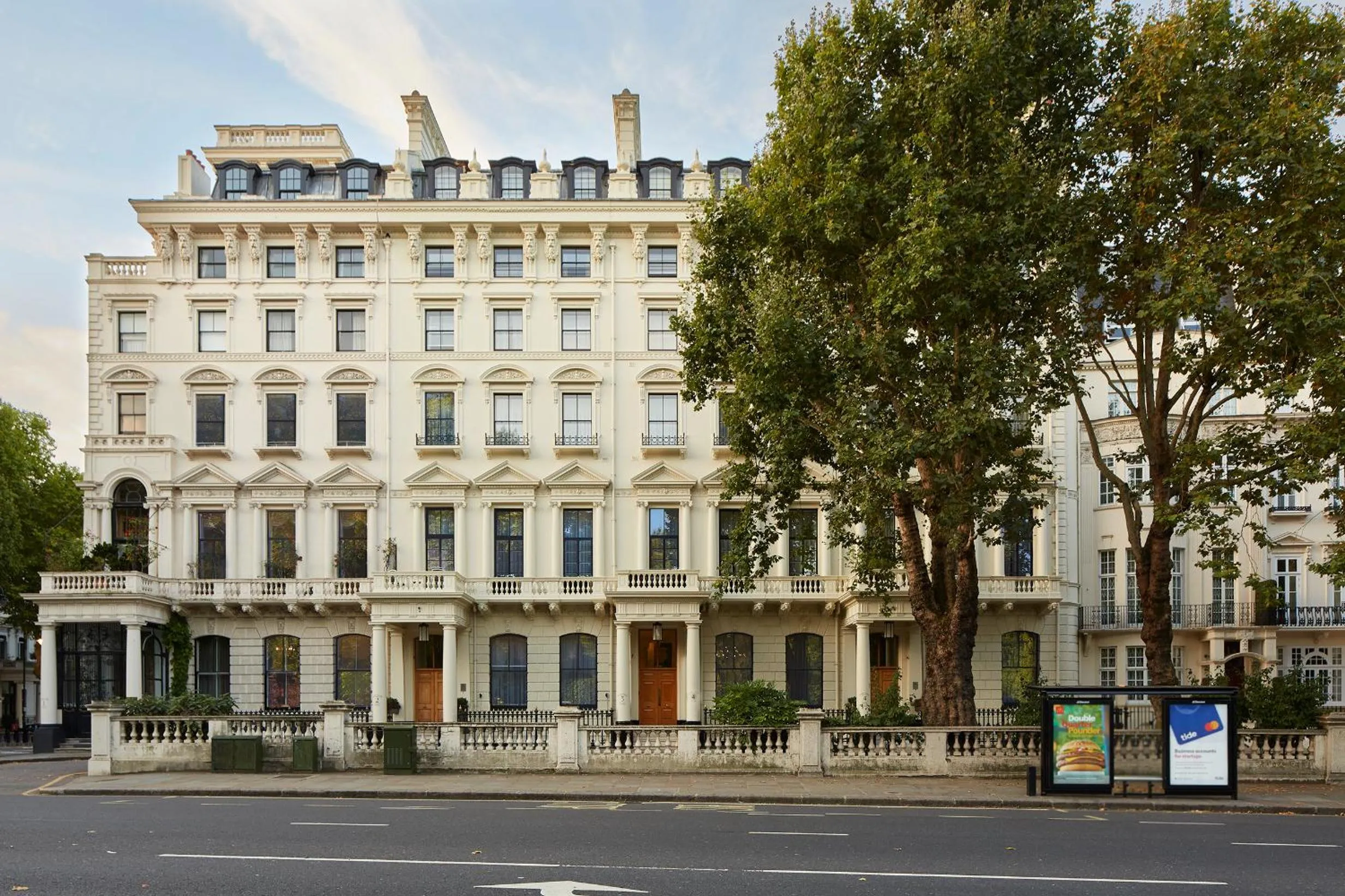 Facade/entrance in Cheval Hyde Park Gate