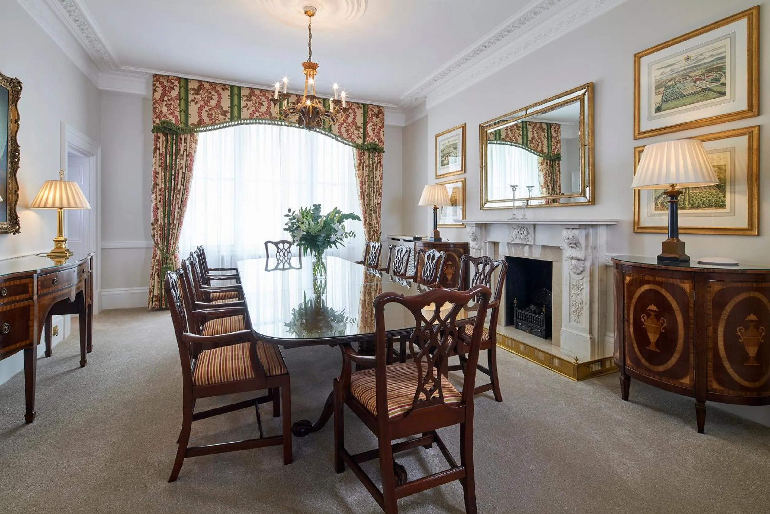 Dining area in Cheval Hyde Park Gate