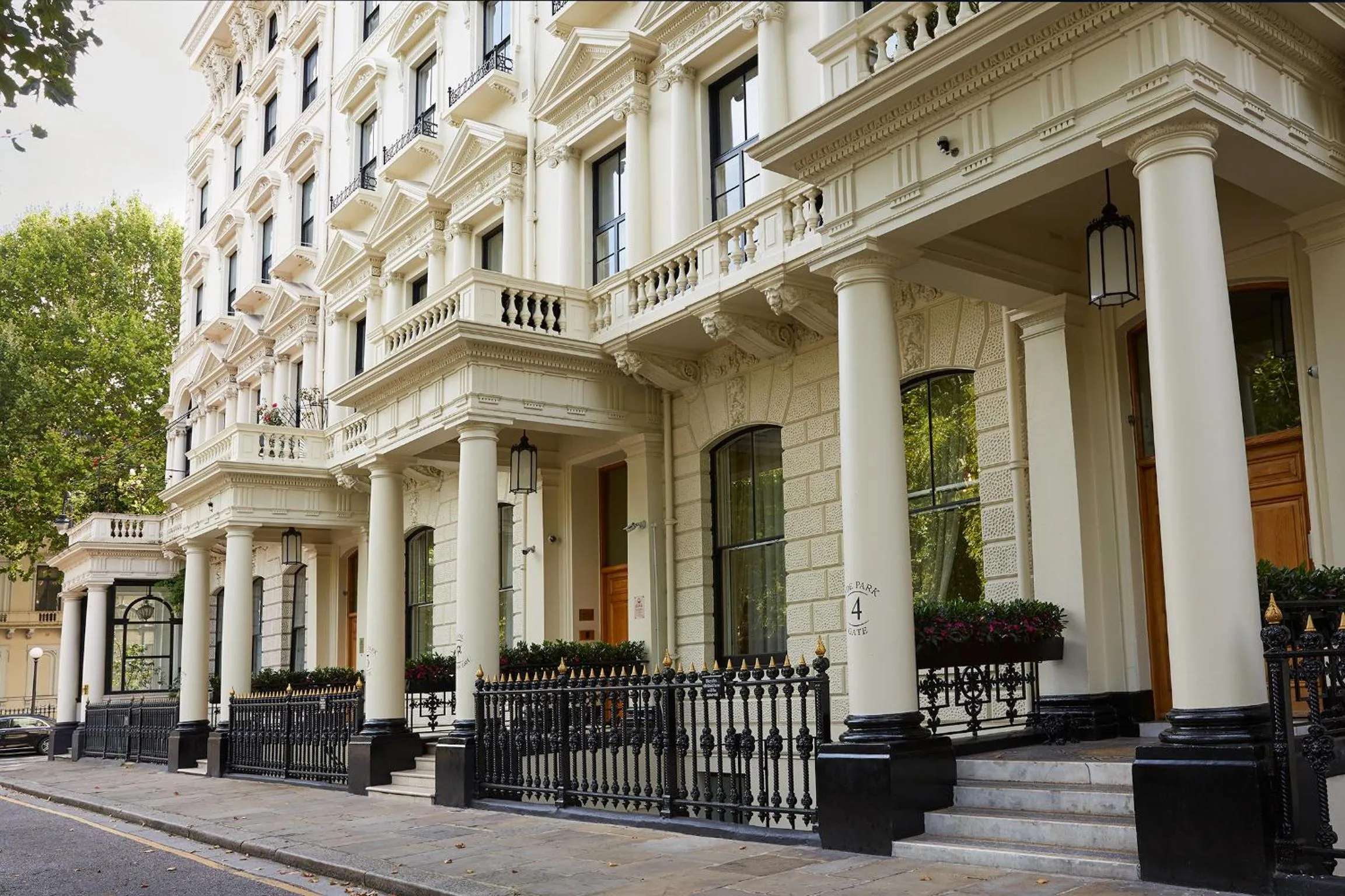 Facade/entrance in Cheval Hyde Park Gate