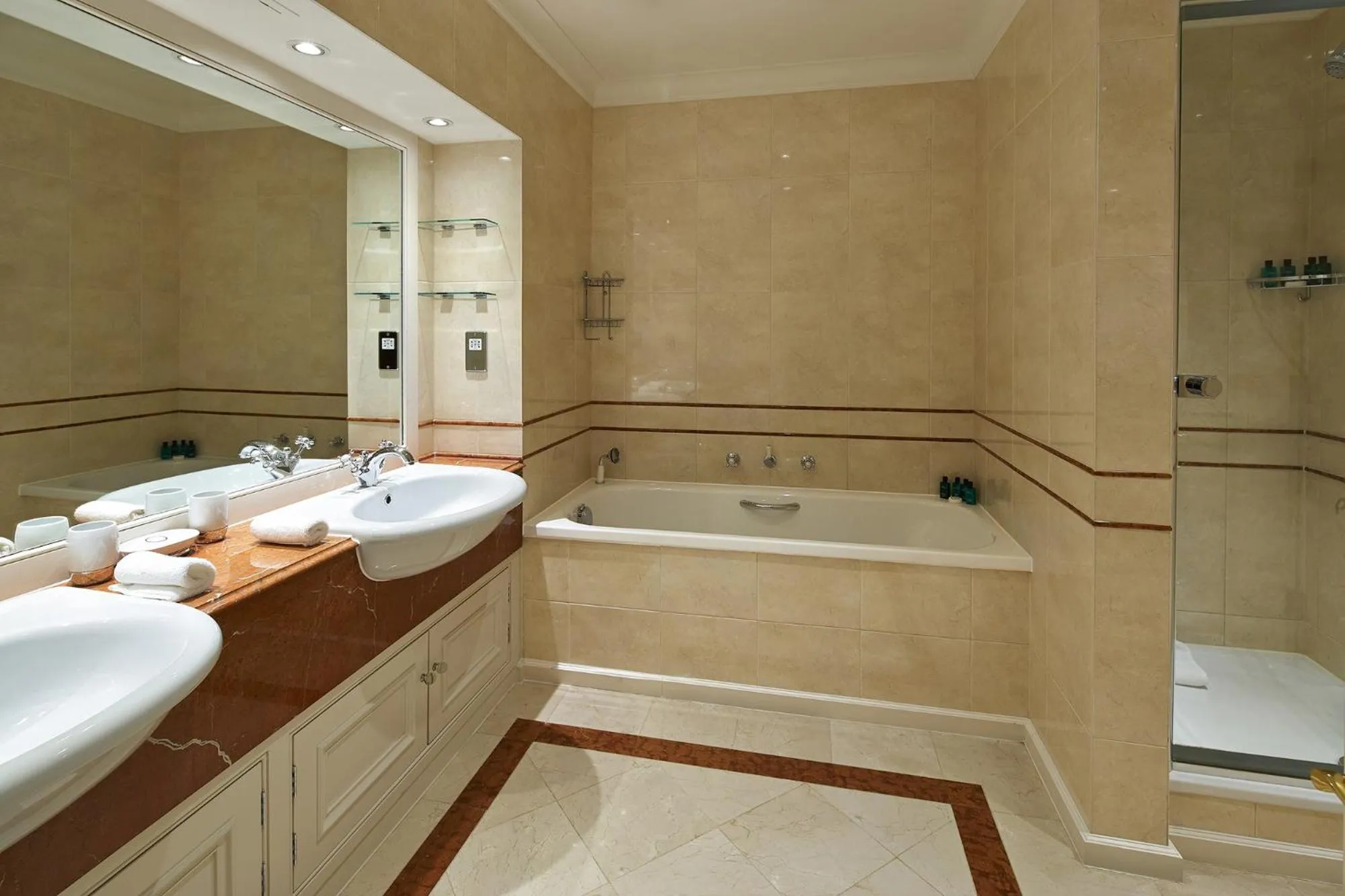 Shower in Cheval Hyde Park Gate