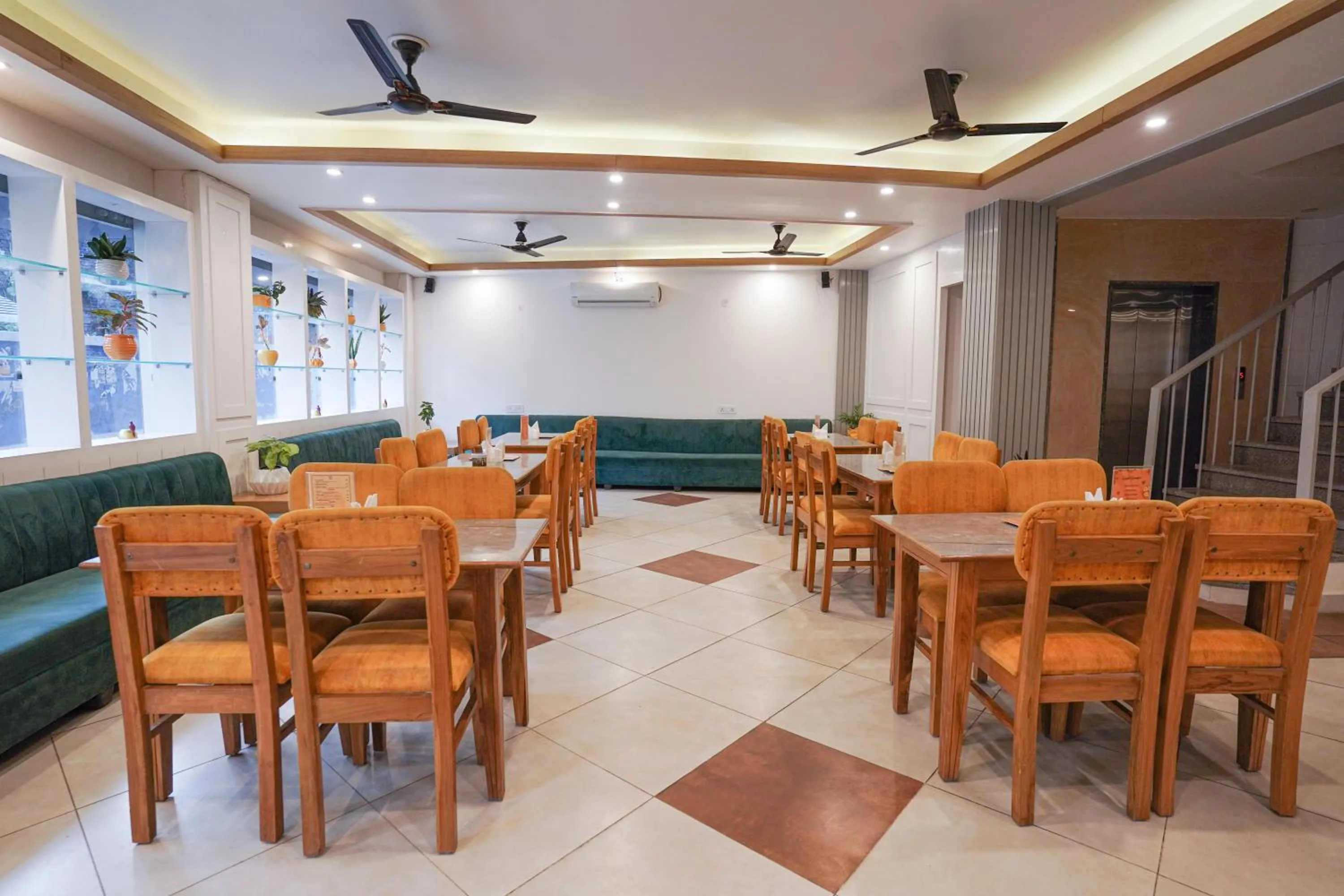 Restaurant/places to eat in Tripli Hotels Ayushman Retreat