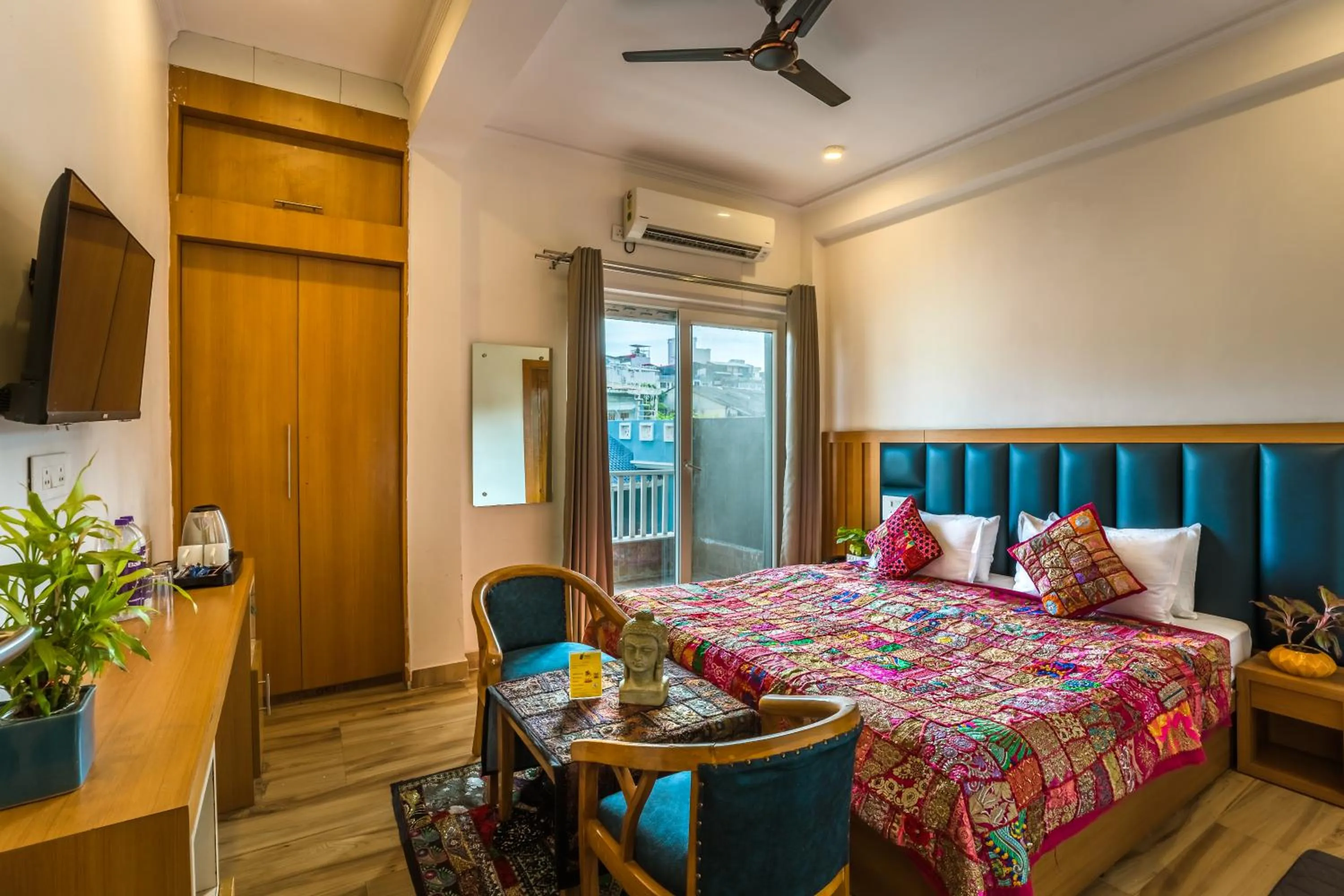 TV and multimedia, Bed in Tripli Hotels Ayushman Retreat