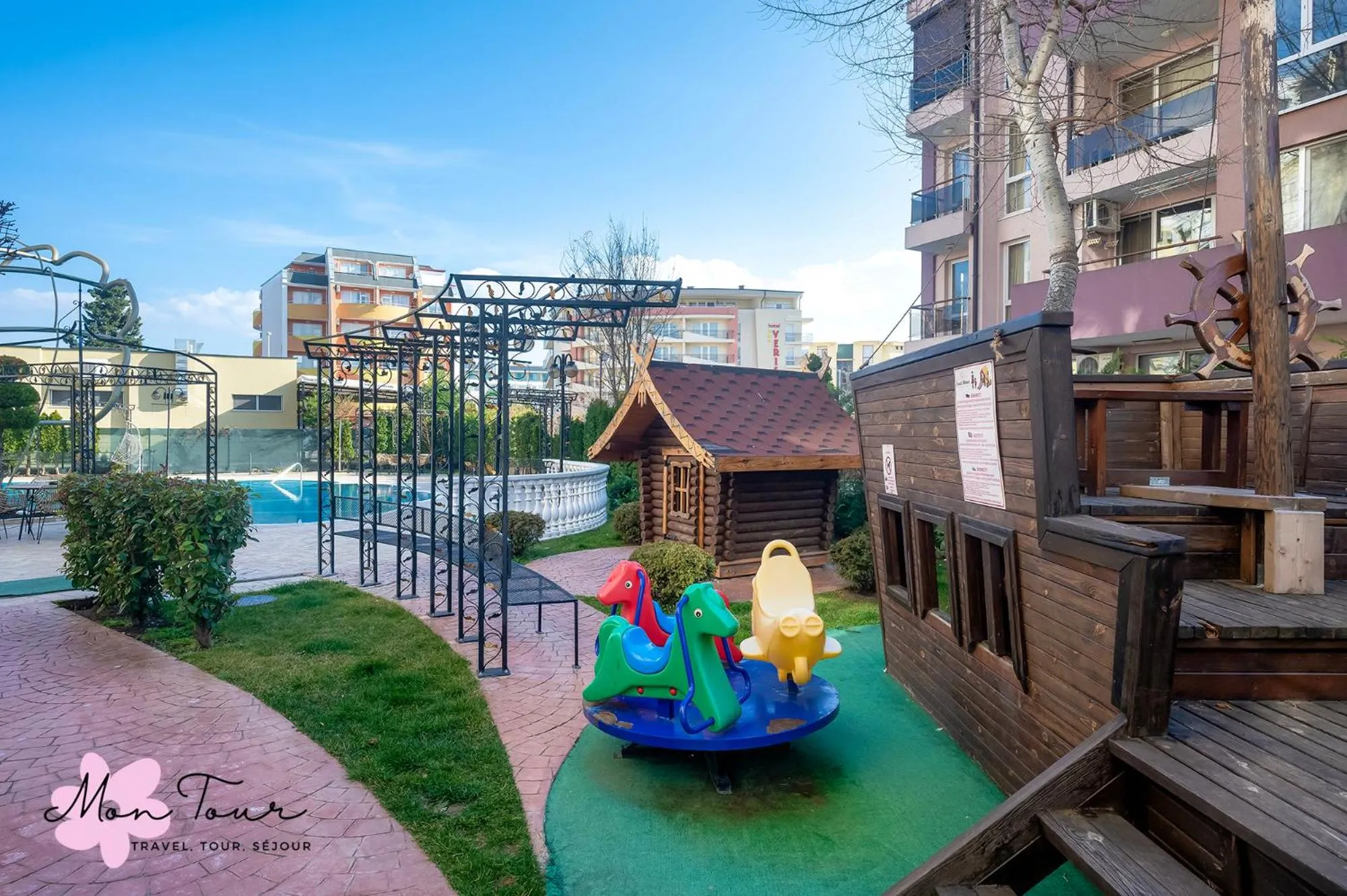 Garden in Mon Tour apartments