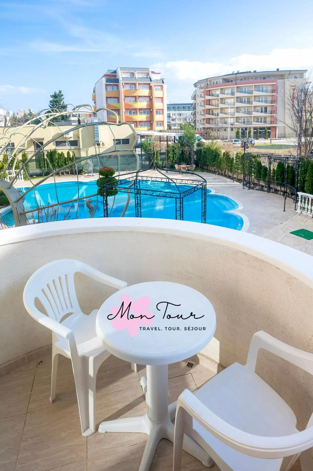 Day in Mon Tour apartments