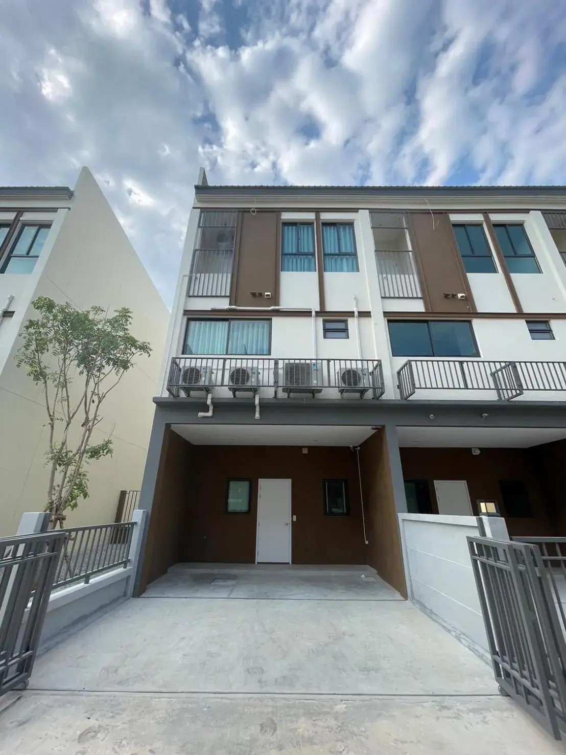 New Townhouse @Central Rayong New Townhouse @Central Rayong