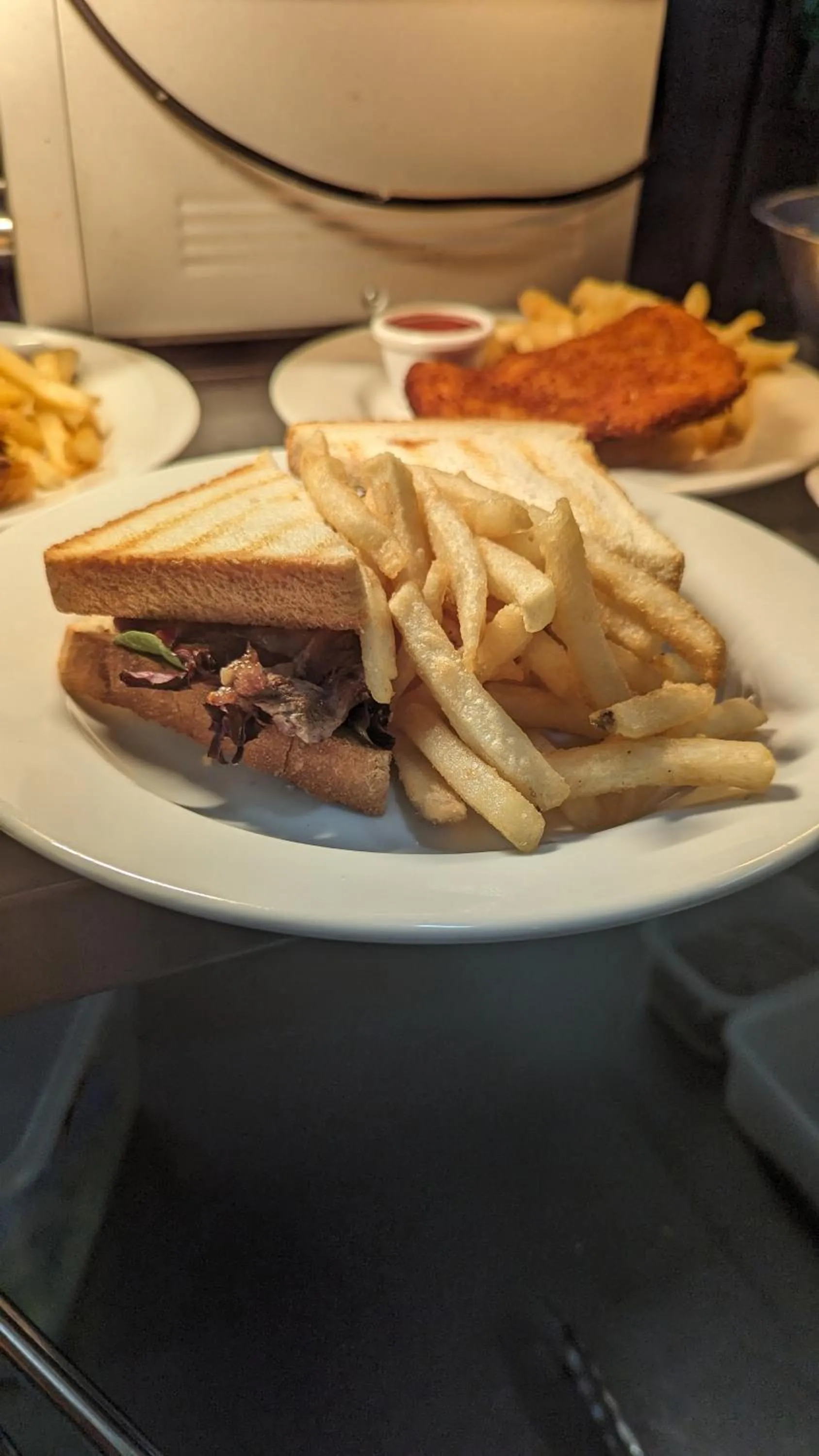 Restaurant/places to eat in GRAND CENTRAL HOTEL PROSERPINE