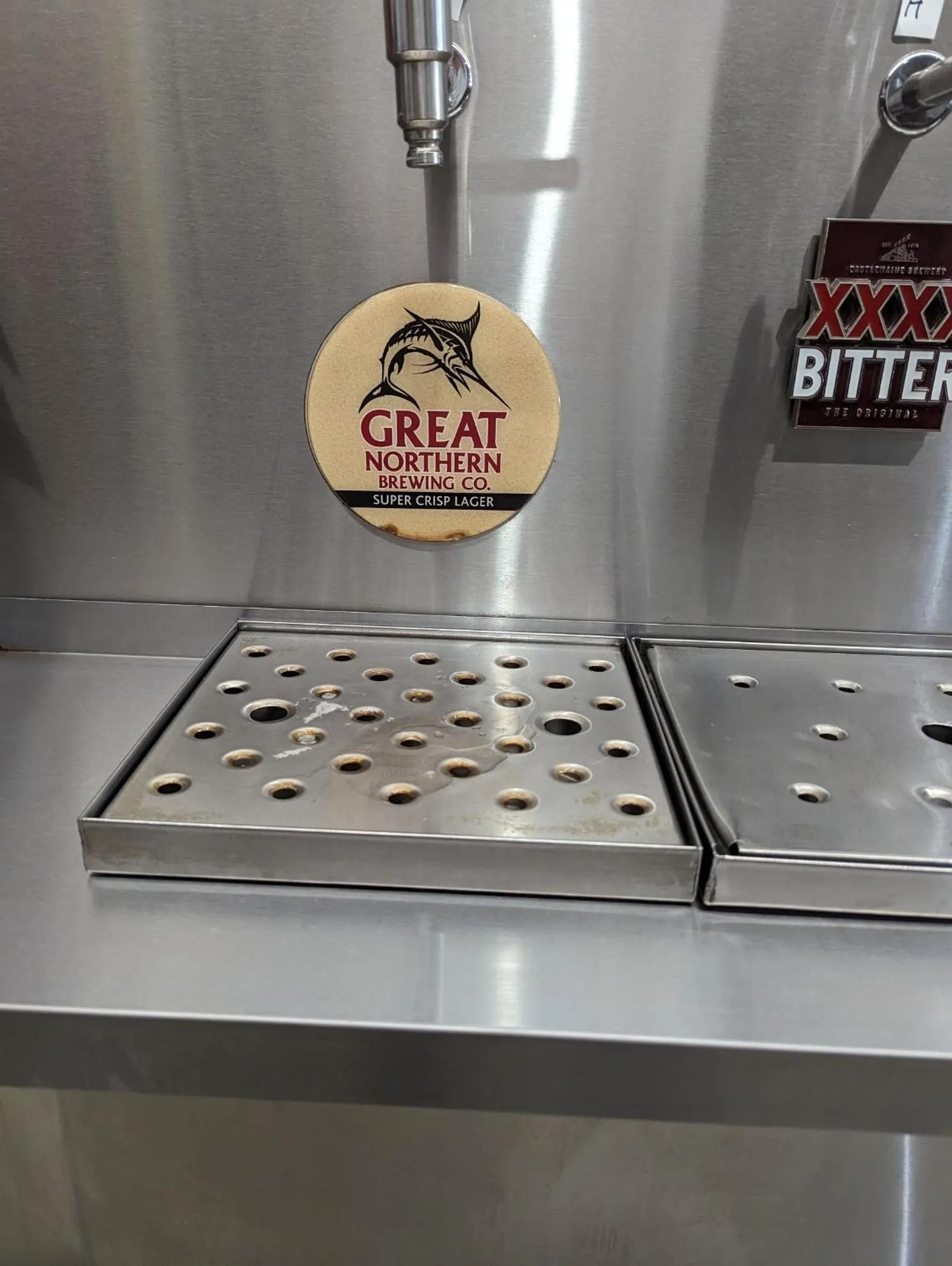 Restaurant/places to eat in GRAND CENTRAL HOTEL PROSERPINE