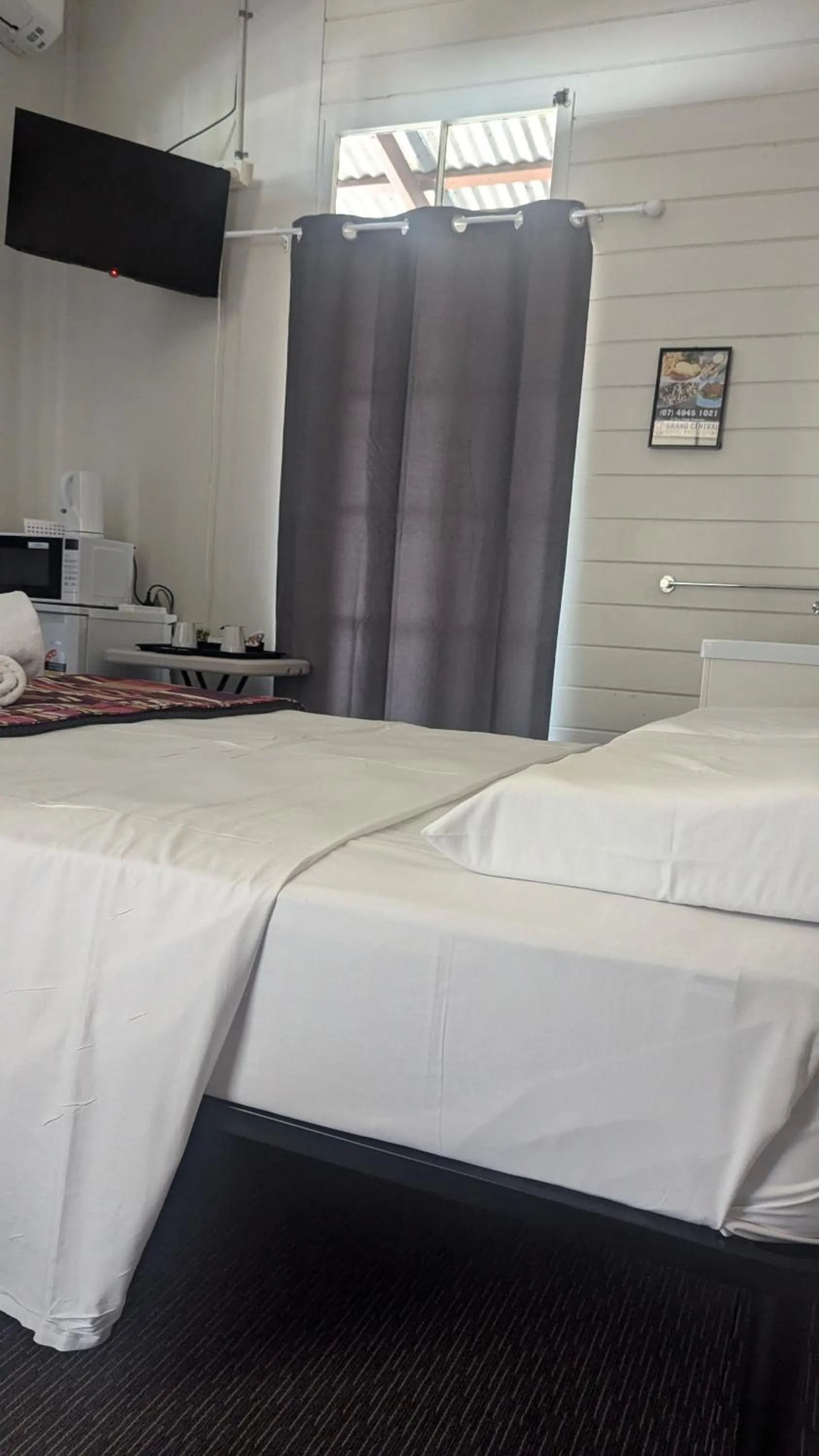 Bed in GRAND CENTRAL HOTEL PROSERPINE