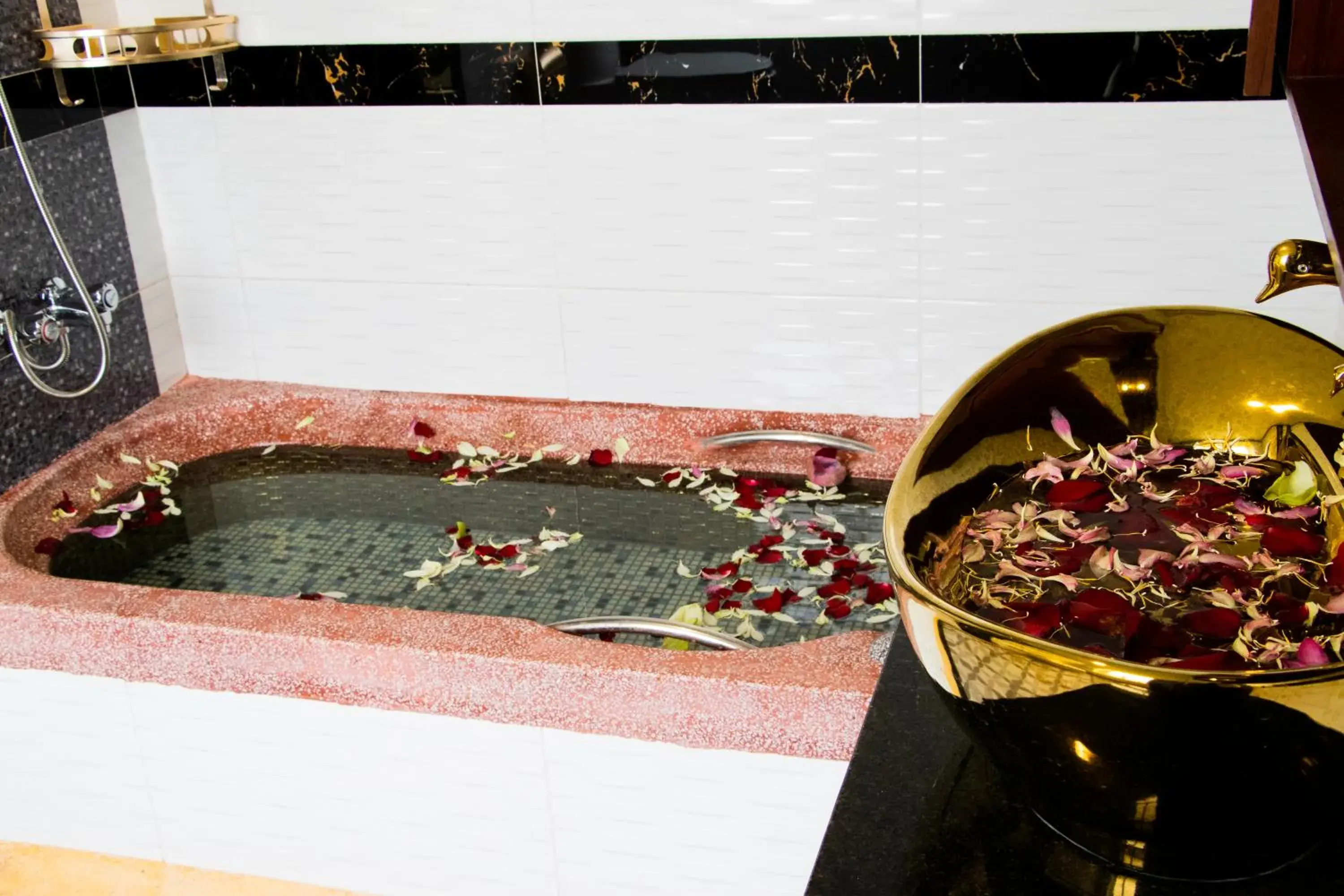 Bathroom in Puok Hotel Bathroom in Puok Hotel