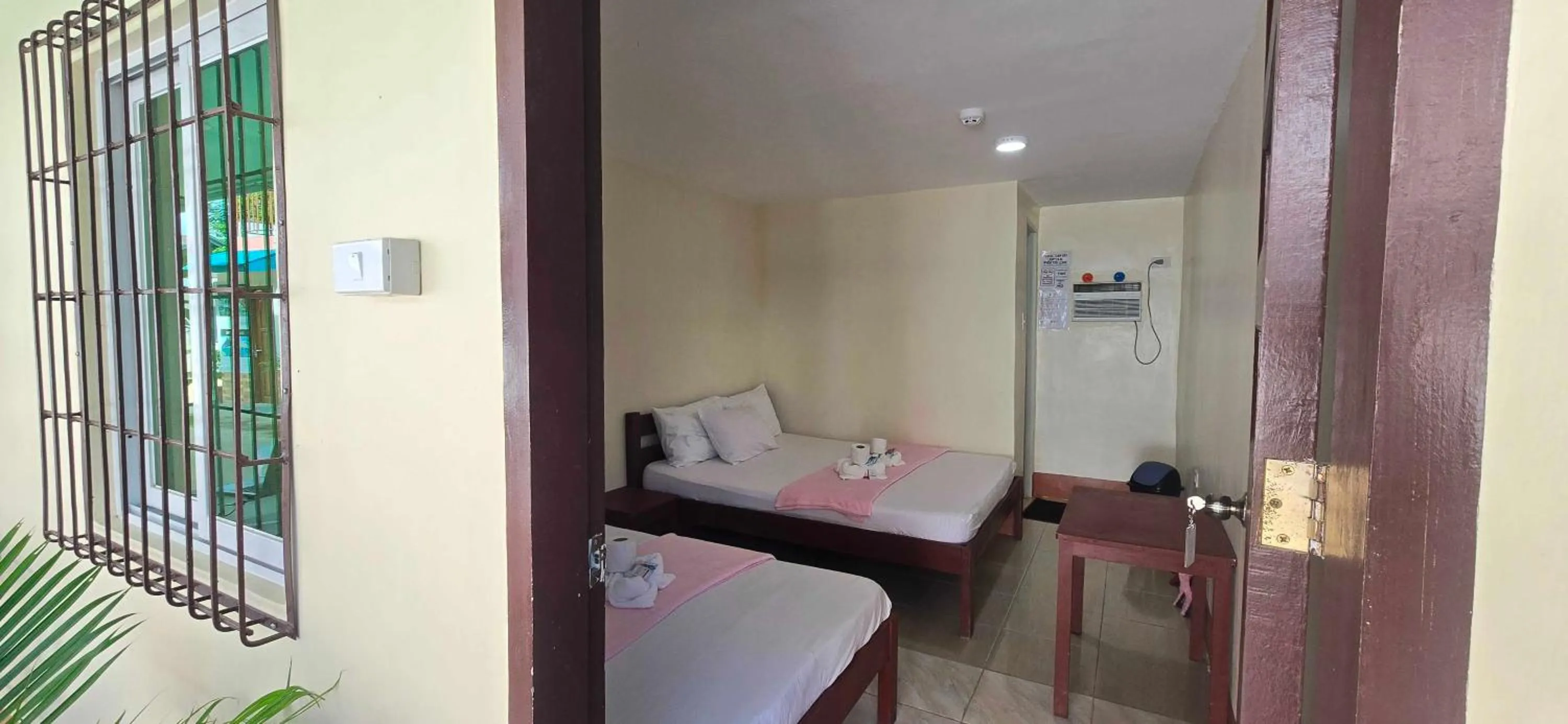 Bedroom, Bed in OYO 1121 JUNLYN APARTELLE