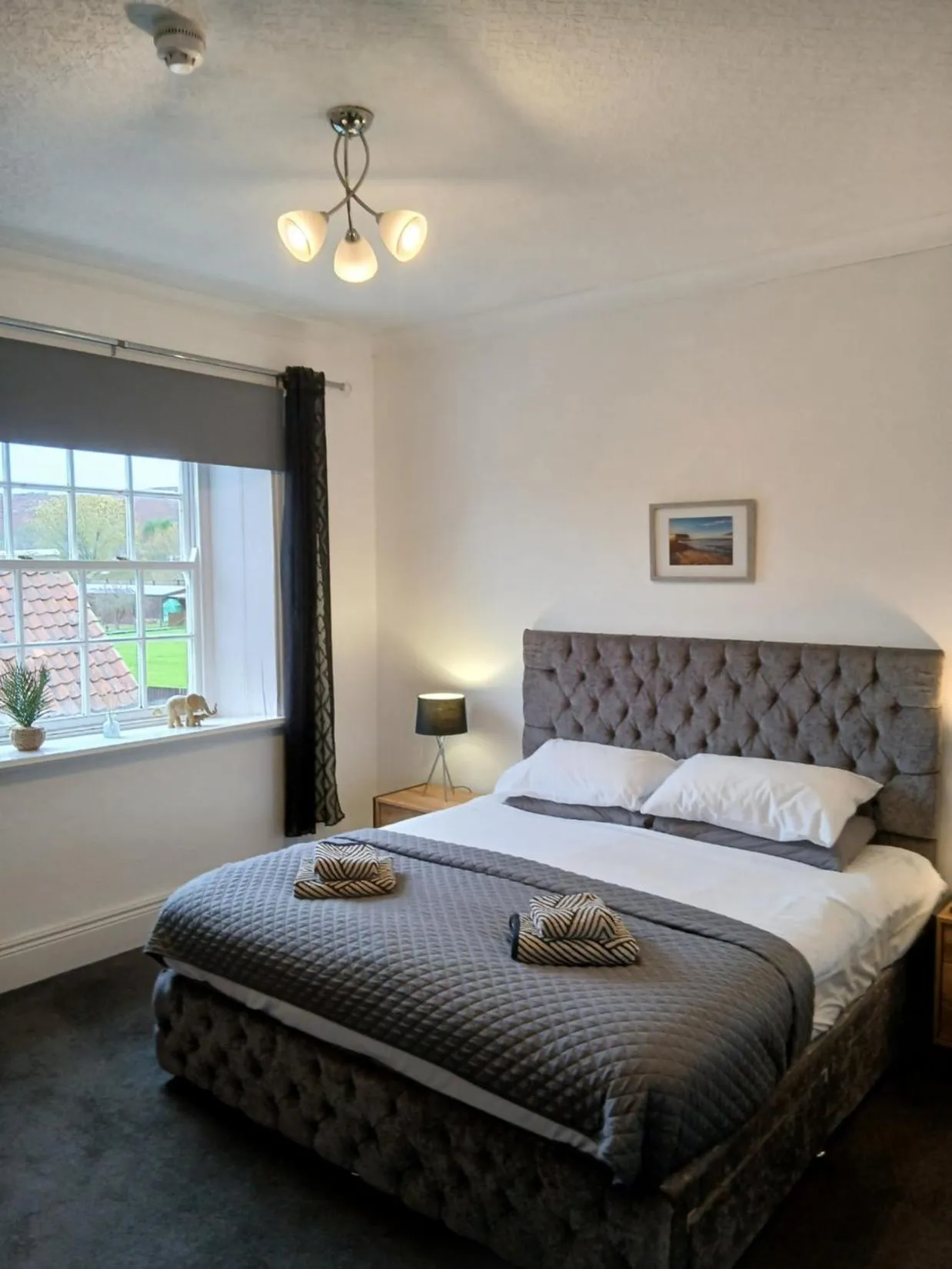 Bedroom, Bed in The Downe Arms Inn