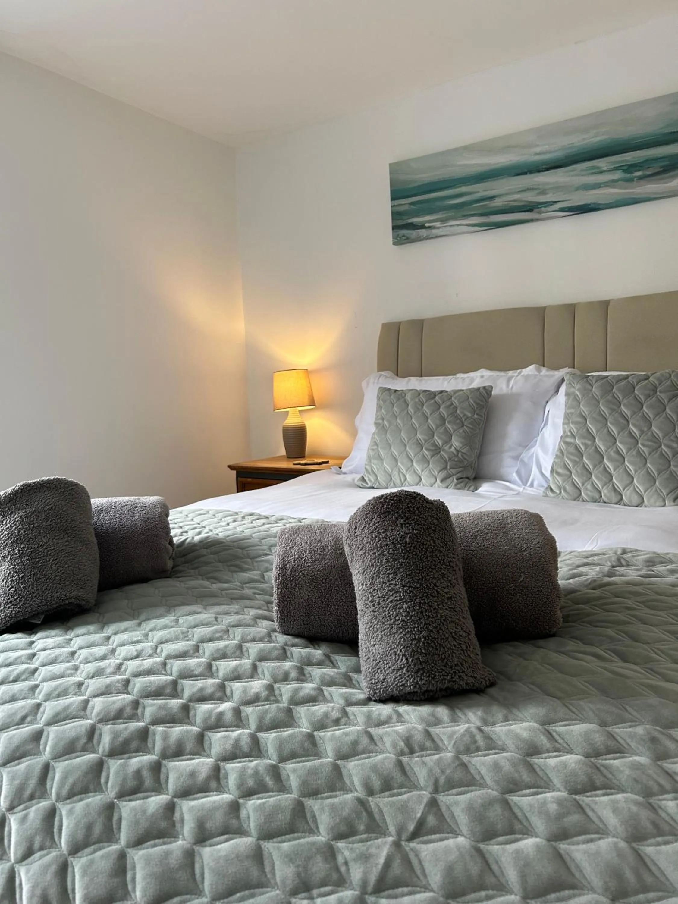 Bedroom, Bed in The Downe Arms Inn