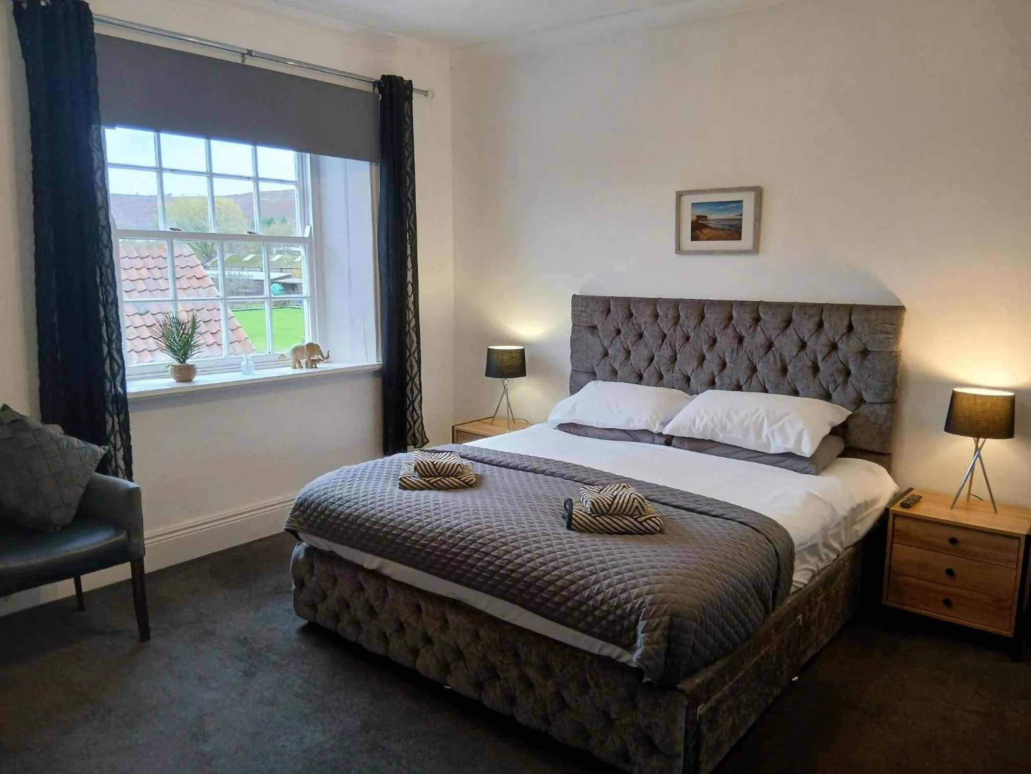 Bedroom, Bed in The Downe Arms Inn