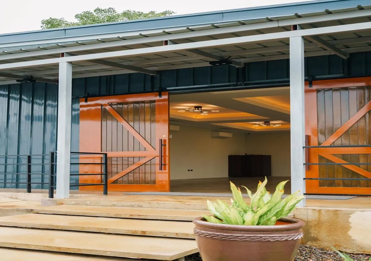 group of guests in Magarra Hotel