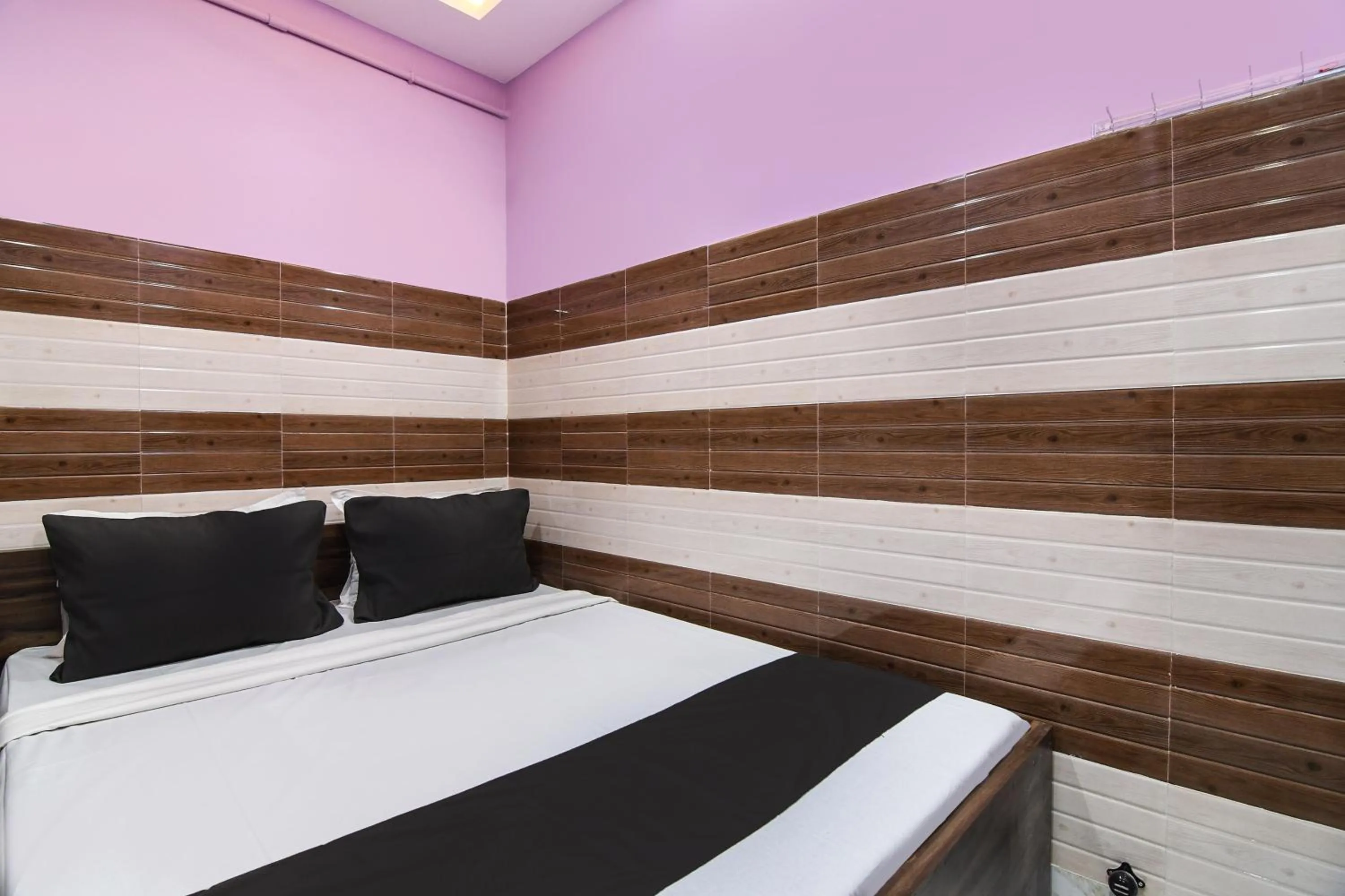 Bedroom, Bed in Hotel O PPS NEST Guest House