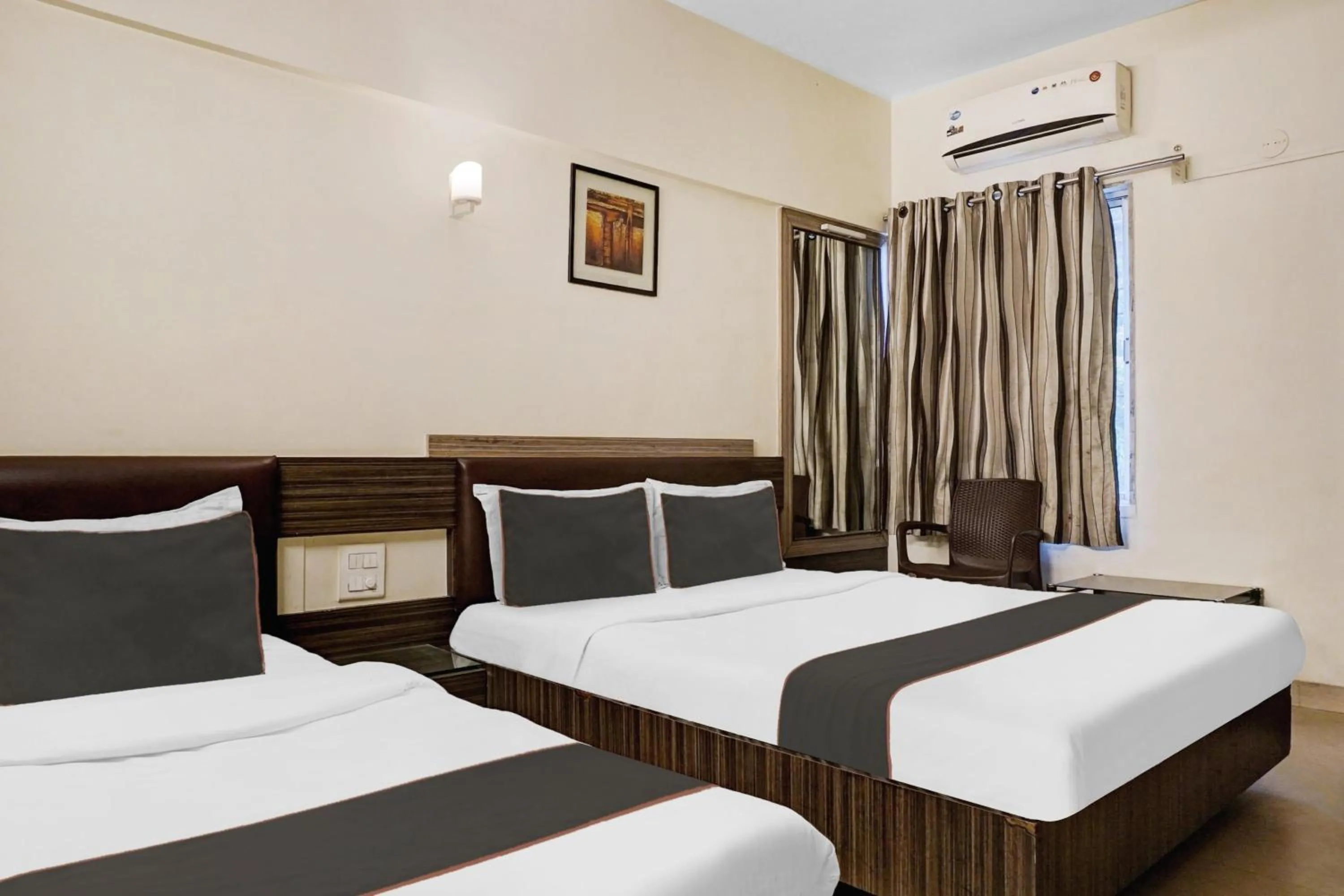 Bedroom, Bed in Collection O Rama Executive