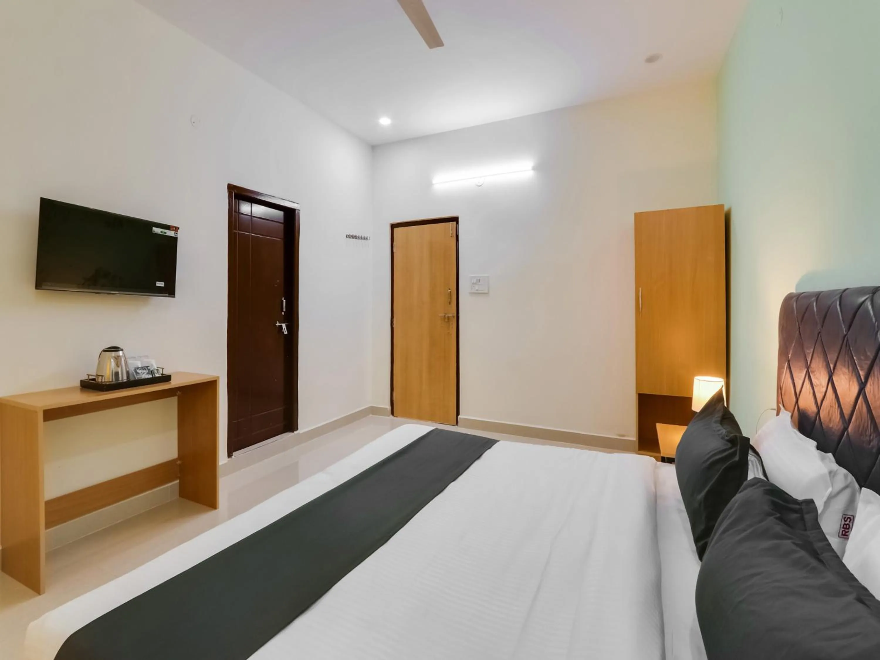 Bedroom, Bed in Super Collection O RBS Classic Stay Nacharam Mallapur Road