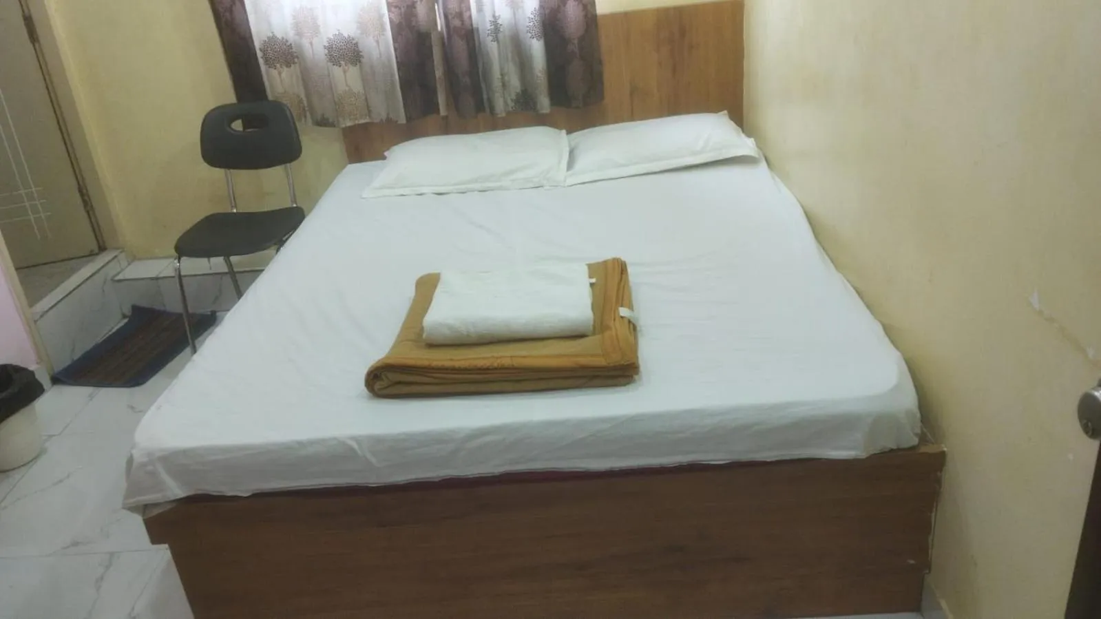 Bed in Mandara Comforts Hotel