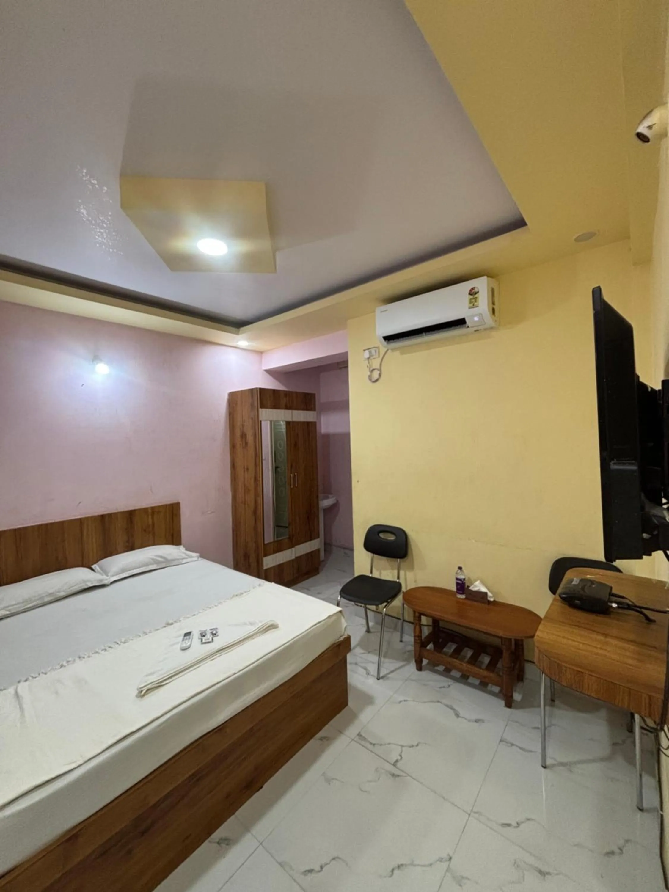 Bed in Mandara Comforts Hotel