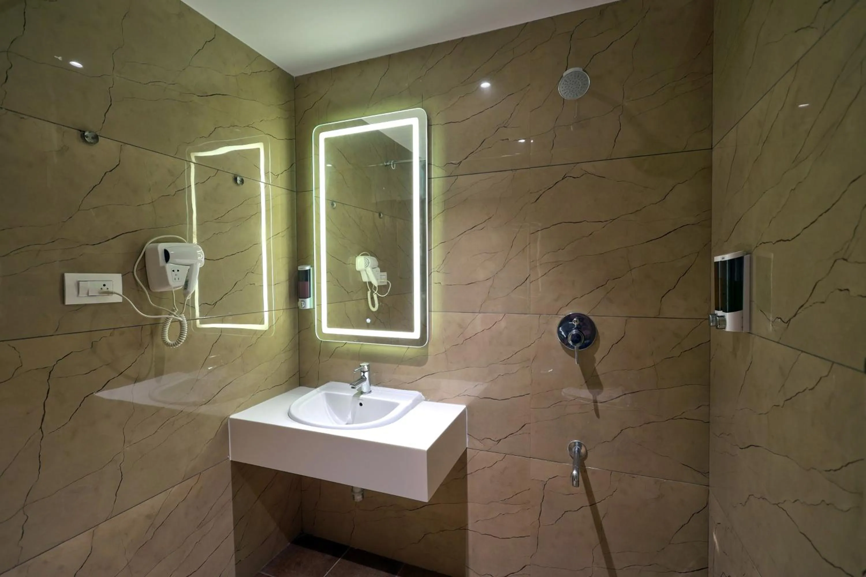 Shower in Aurum Keys By VYDA