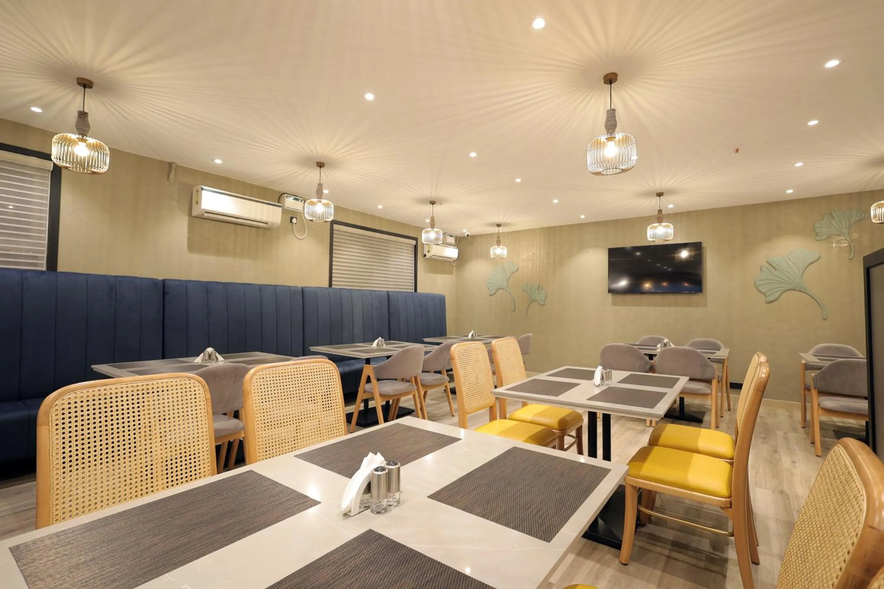 Restaurant/places to eat in Aurum Keys By VYDA