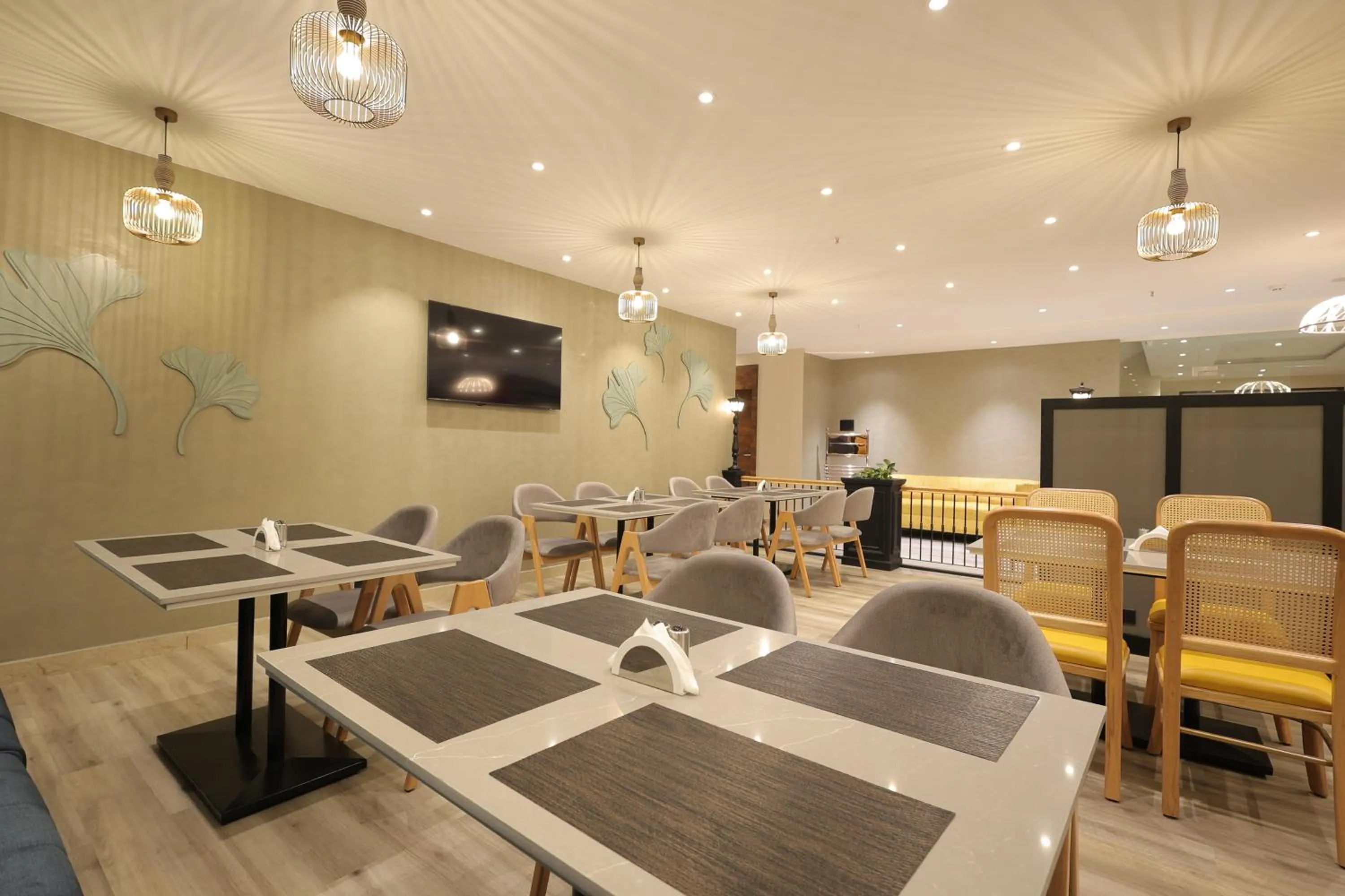 Restaurant/places to eat in Aurum Keys By VYDA