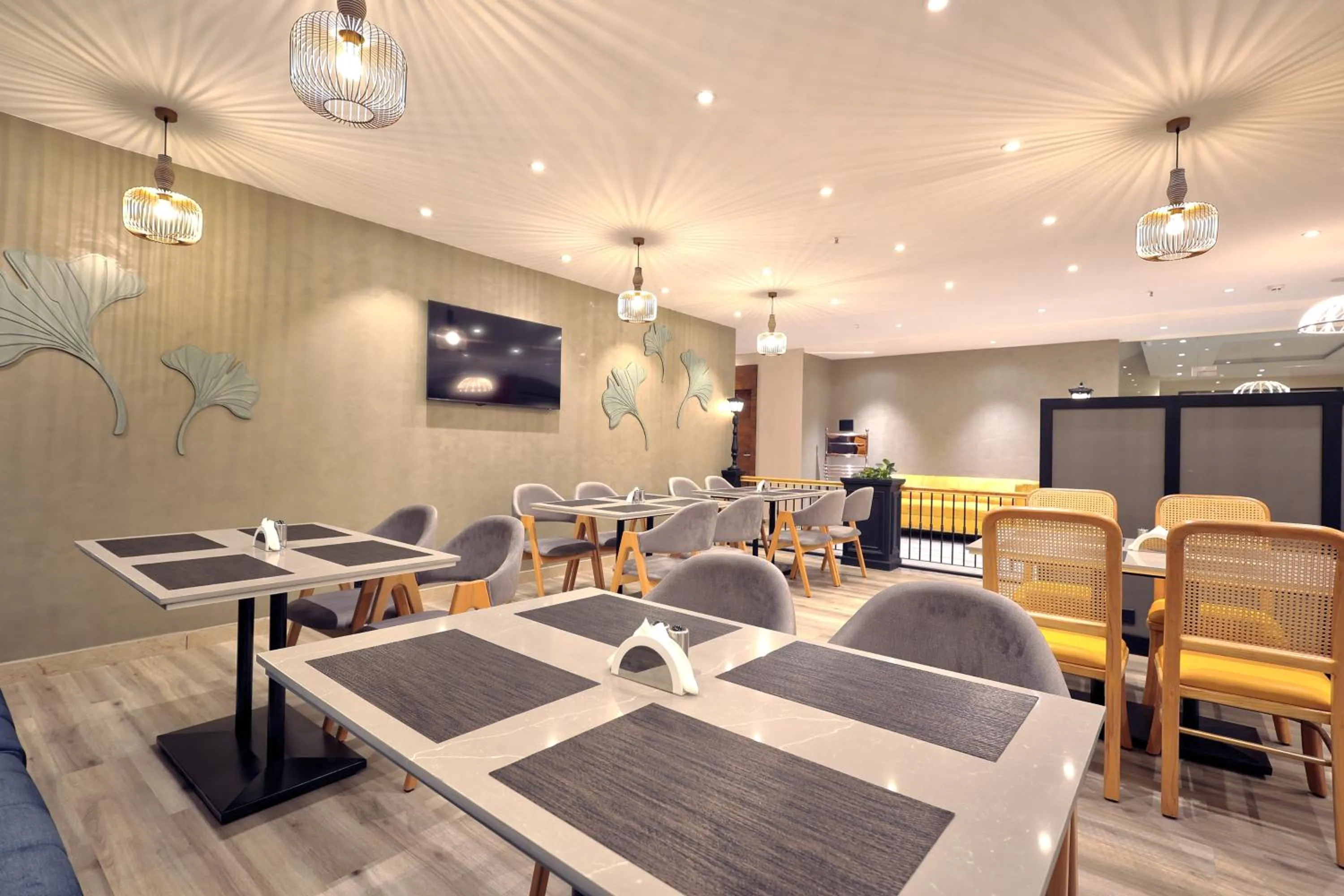 Restaurant/places to eat in Aurum Keys By VYDA