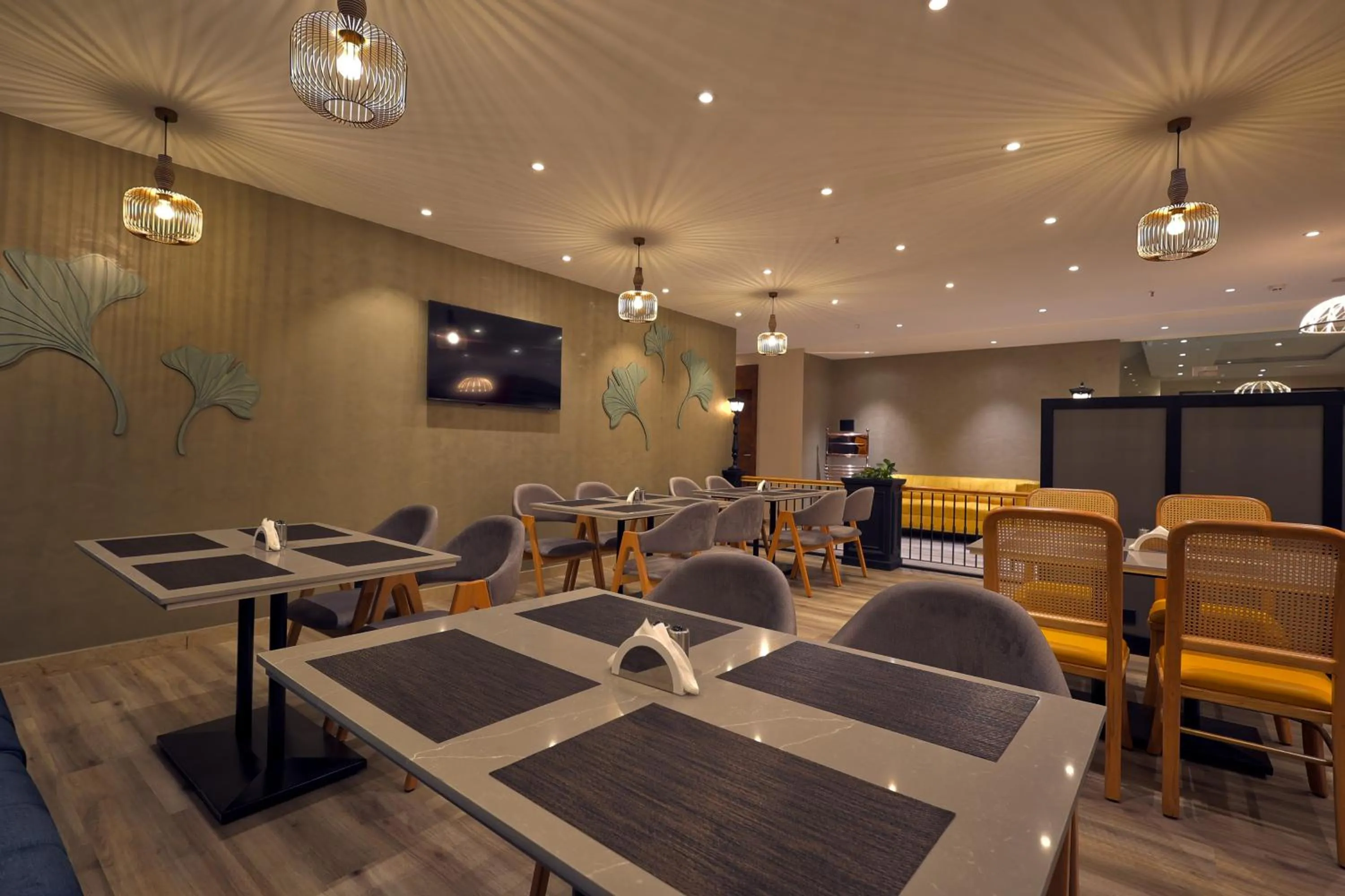 Restaurant/places to eat in Aurum Keys By VYDA