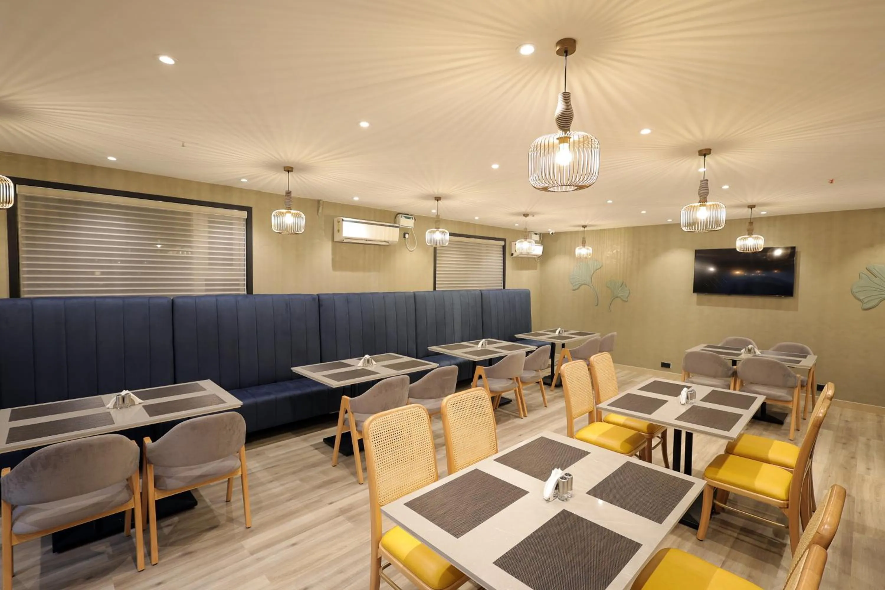 Restaurant/places to eat in Aurum Keys By VYDA