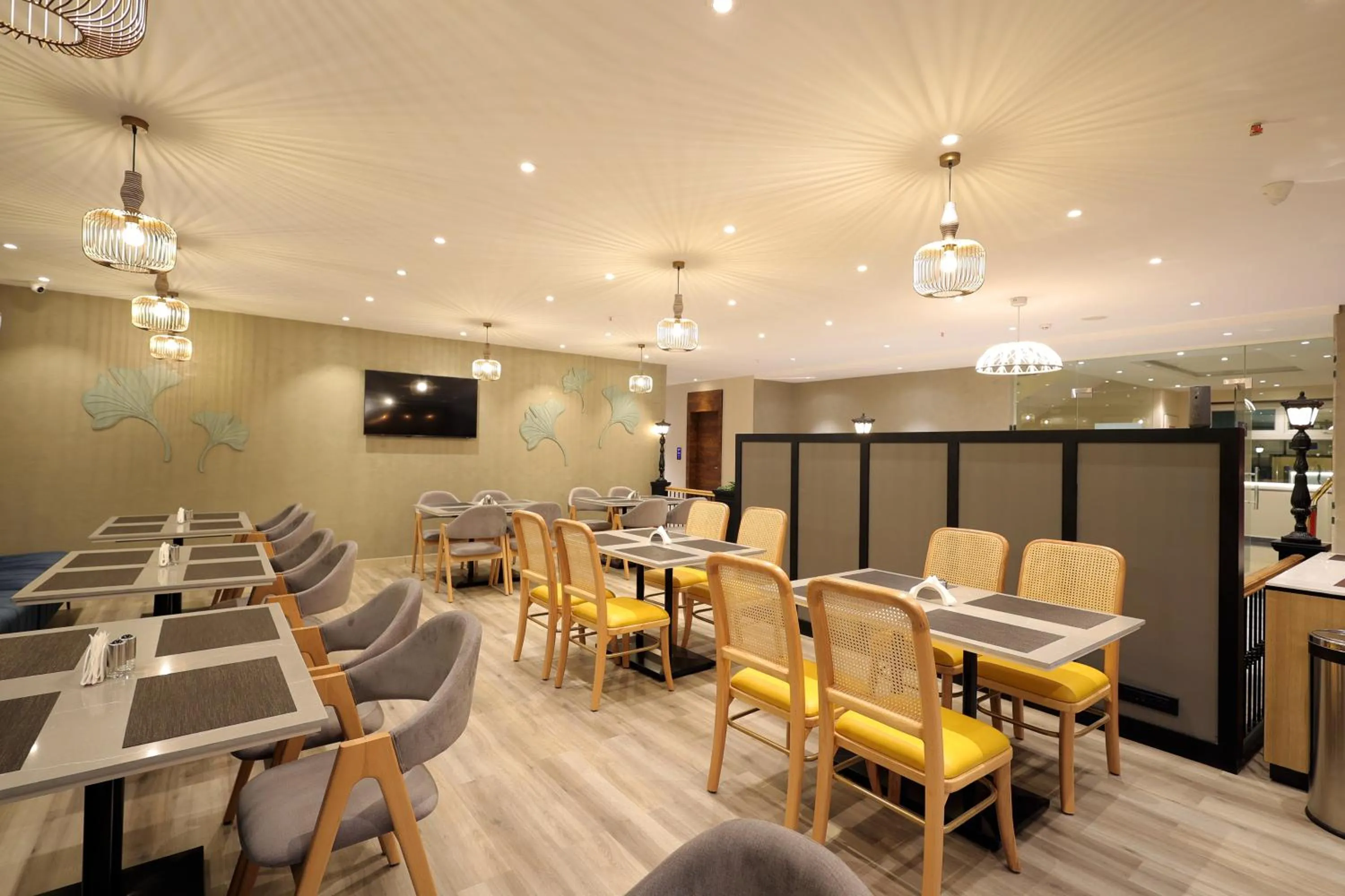 Restaurant/places to eat in Aurum Keys By VYDA