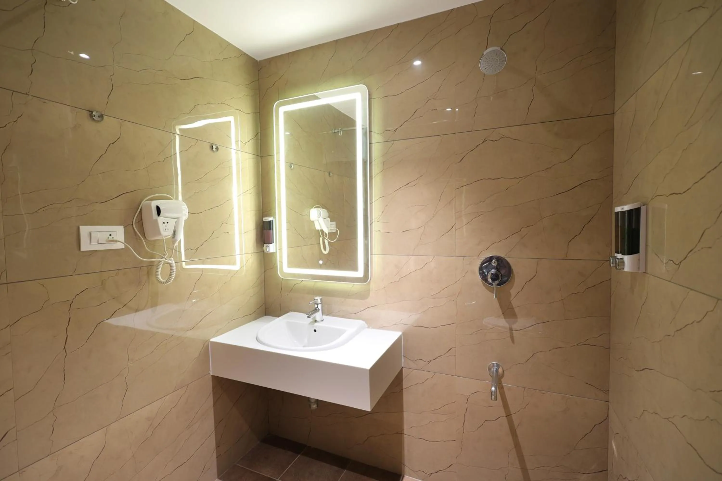 Shower in Aurum Keys By VYDA