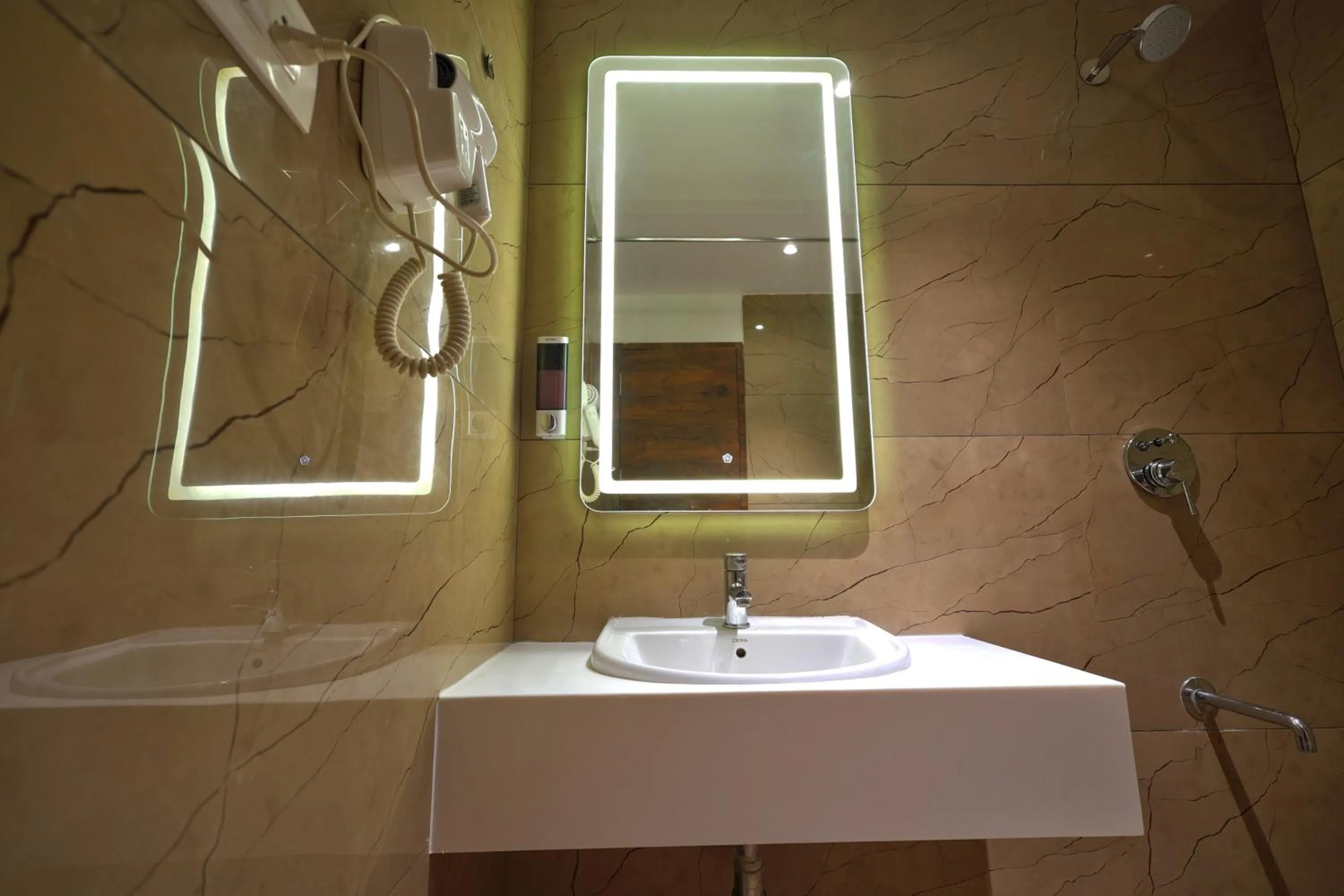 Shower in Aurum Keys By VYDA